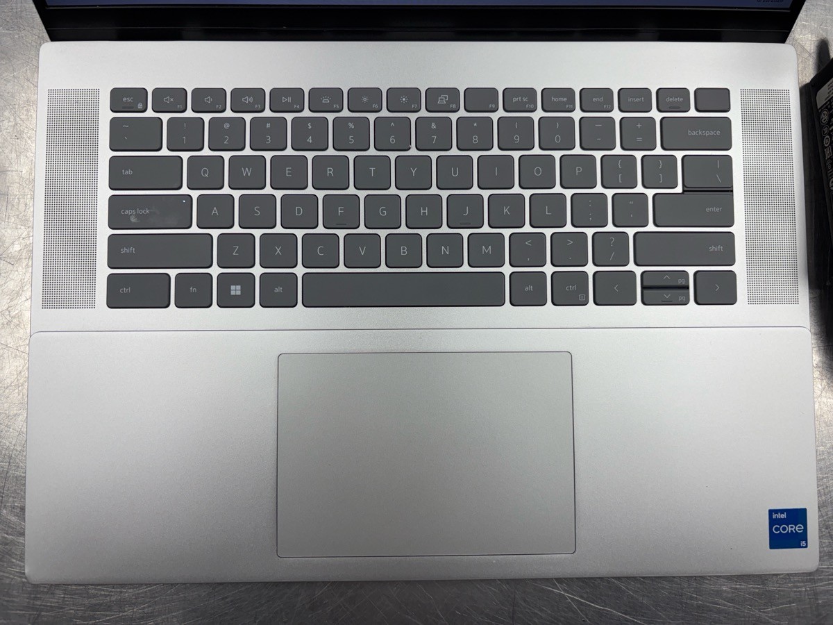 Used DELL Laptop COMPUTER Inspiron 16 5620 8GB RAM 512GB SSD 1.3Ghz (QUC027696)