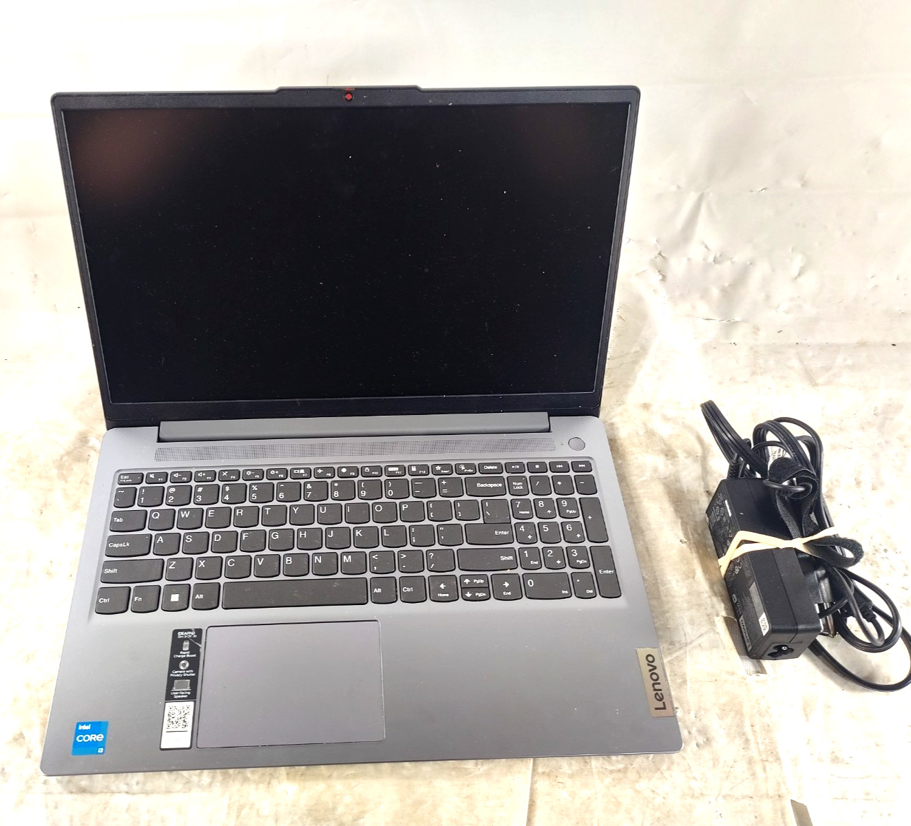 Lenovo IdeaPad Slim 3 15IAN8 i3-N305 8GB RAM 256 GB HDD – SILVER