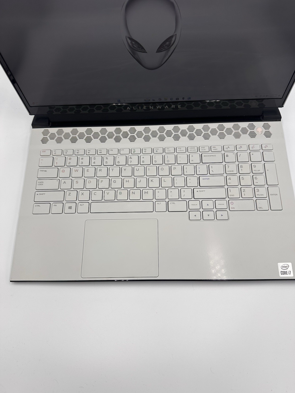 Alienware m17 R3 17.3″ Intel i7 16GB NVIDIA GF RTX 2070 super 2TB SSD Read Desc.