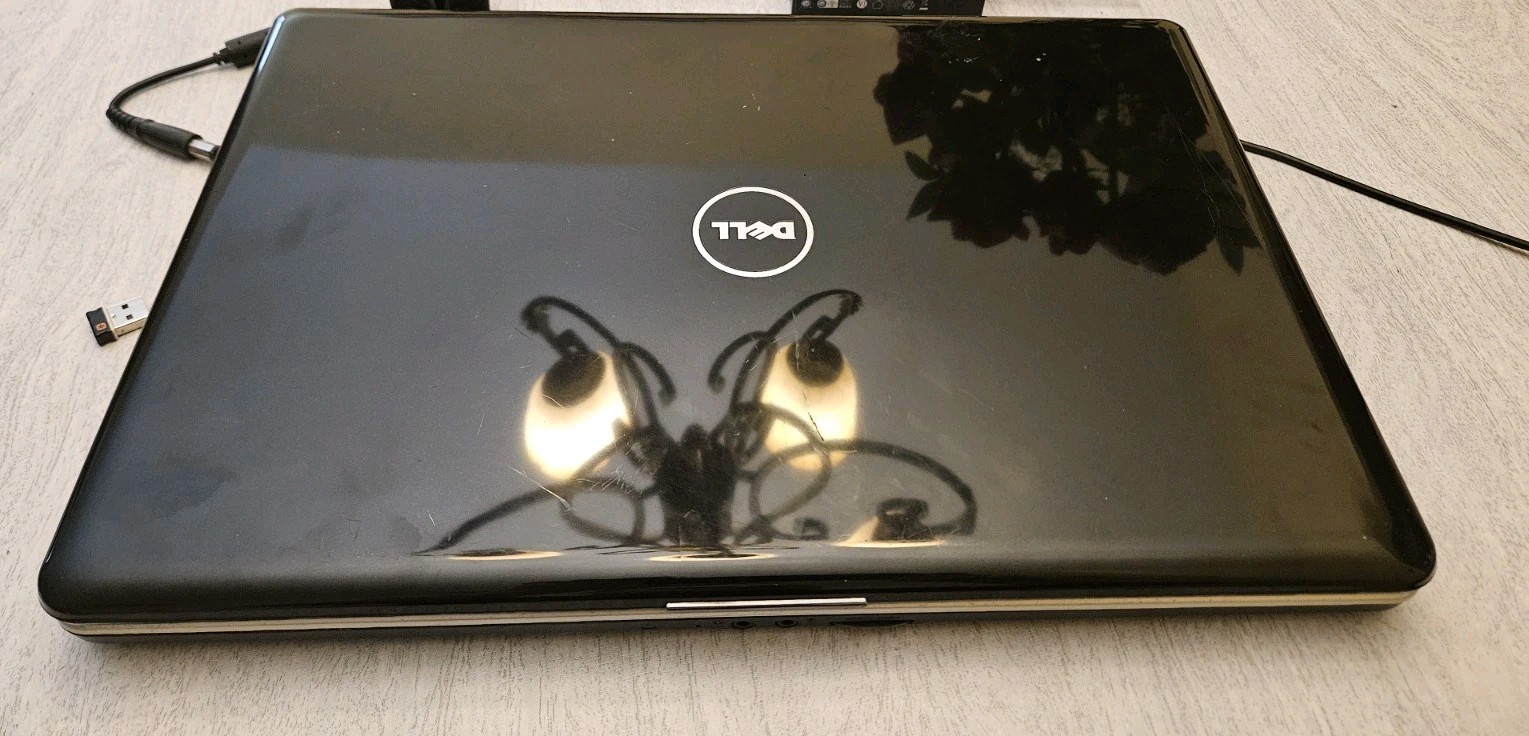 Dell Inspiron 1750 T4300 2.10 GHZ 4 GB Ram 500 GB Hard Drive. For Parts