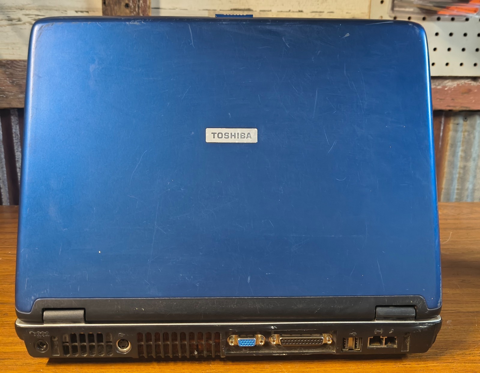 Toshiba Satellite A75-S213 (WinXP / Pentium 4 / 1GB / 100GB / DVD) + Charger