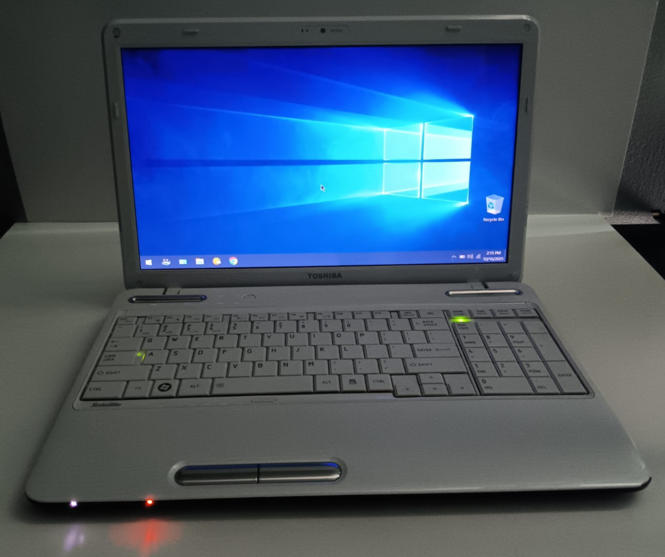 Toshiba Satellite L655D Laptop 8GB RAM 300GB HDD 15.6″ Screen Win 10 Pro Tested