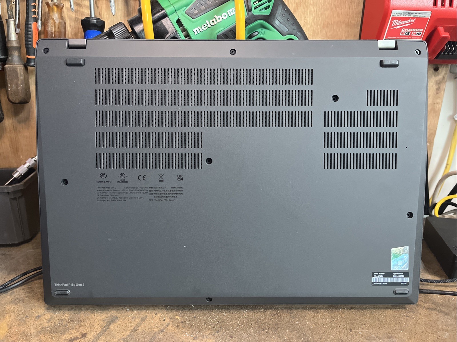 Lenovo ThinkPad P16s Gen 2 – i7-1370P – 32GB DDR5 – 512GB SSD – 16’ IPS -READ