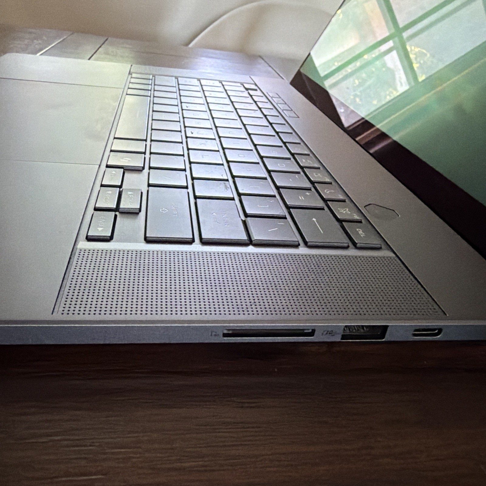 2025 ROG Zephyrus G16 16″ 2.5K OLED 240Hz/2 TB/RTX 5070/Intel 9 285H