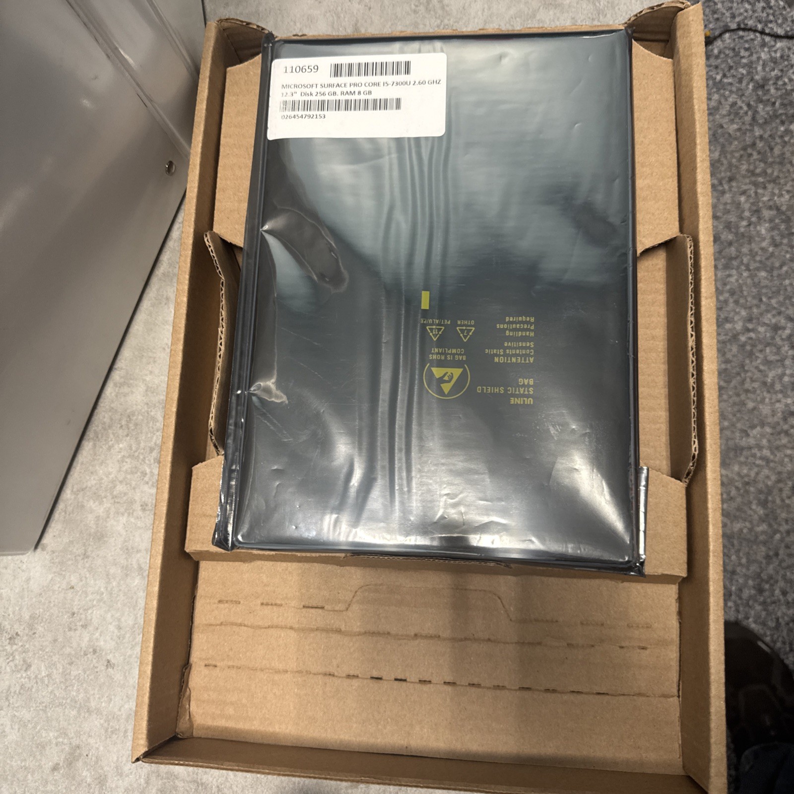 Microsoft Surface Pro 5 Intel Core i5-7300U @ 2.60GHz 4GB RAM 128GB SSD