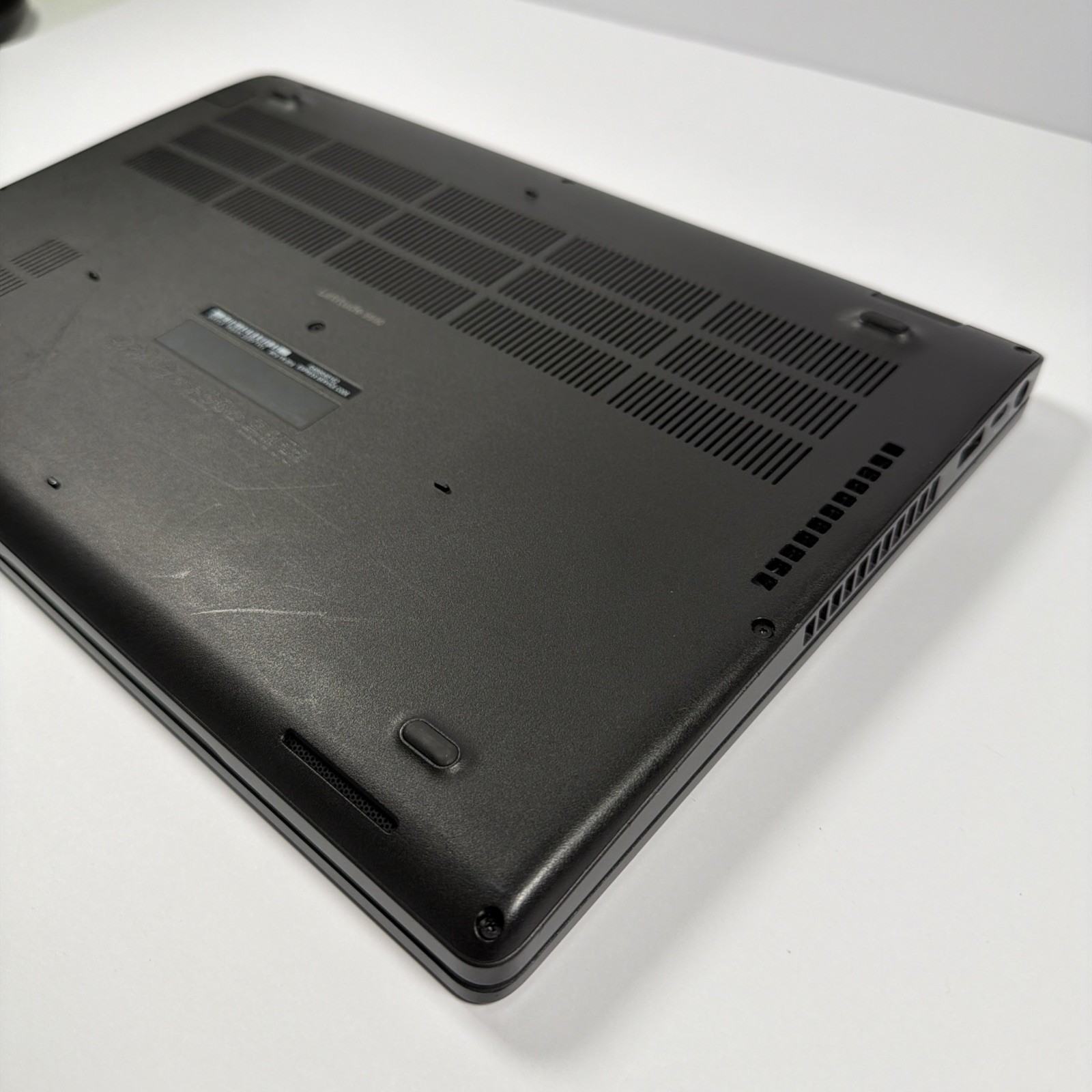 Dell Latitude 5500 15.6″ Intel Core i5-8365U 16GB RAM 256GB NVMe Win11Pro – READ