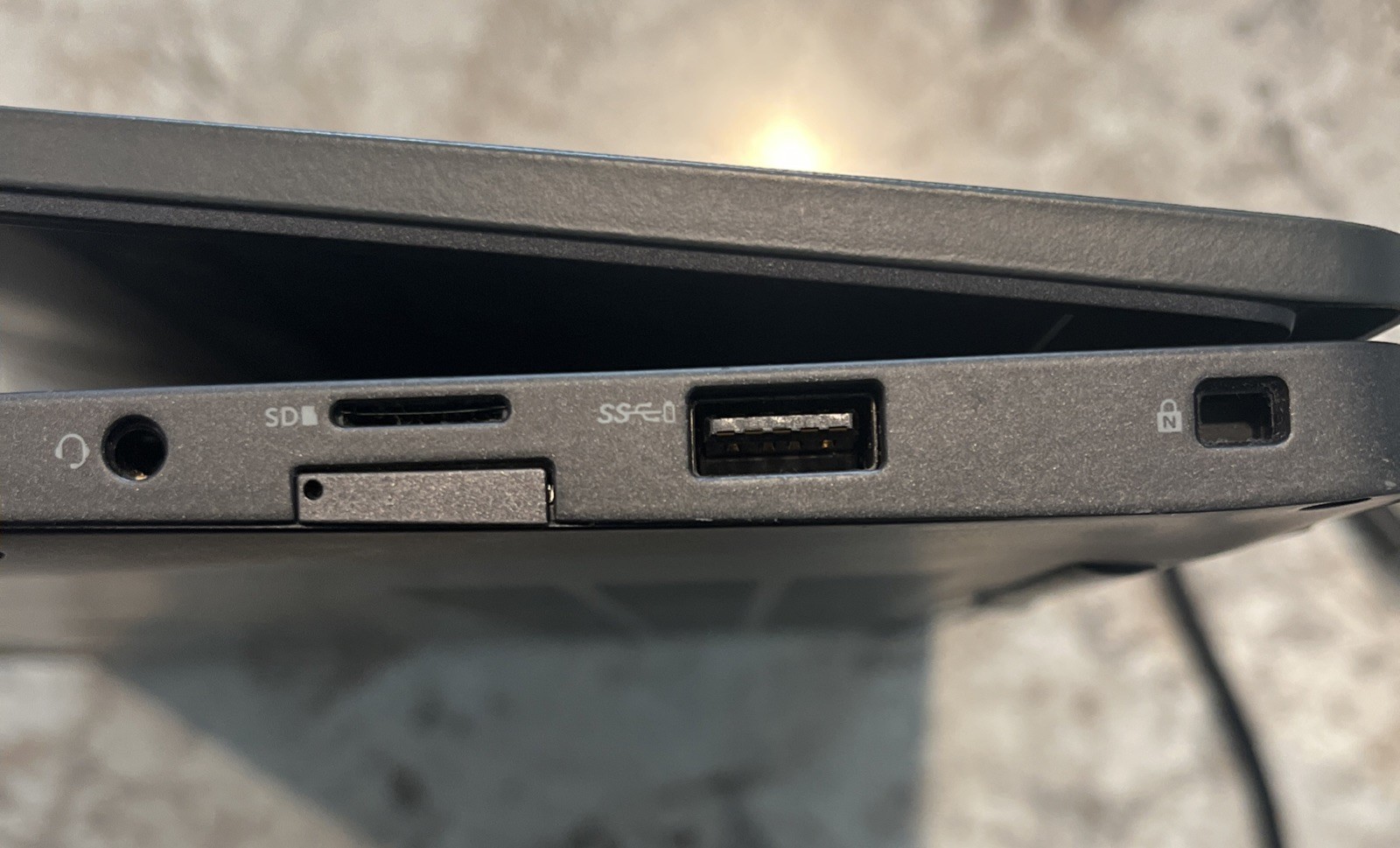 Dell Latitude 7400 (256GB, Intel Core i5 8th Gen., 1.60GHz, 8GB) Notebook/Laptop