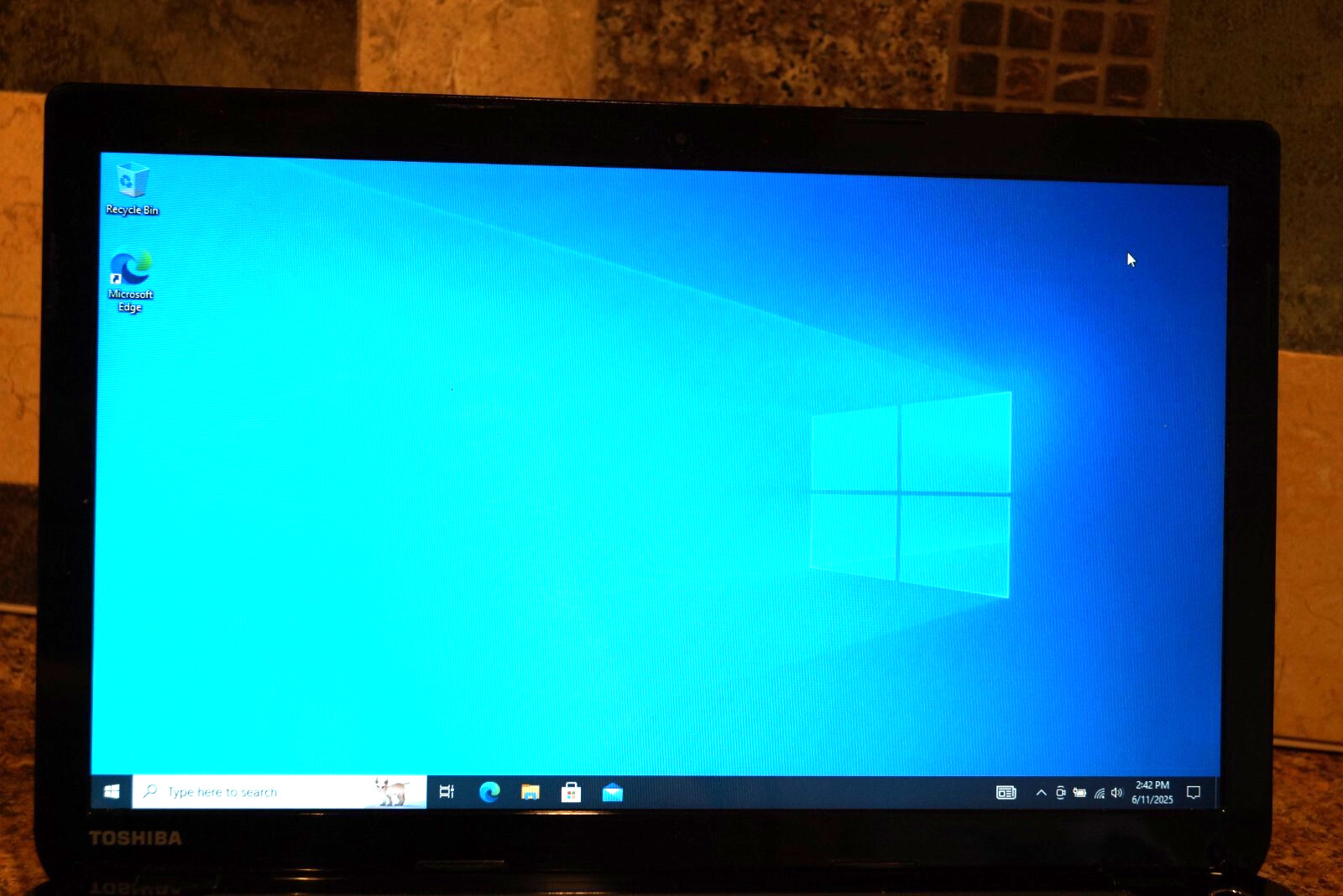 22H2 Version WIN 10PRO Toshiba L55-A5284 Gen3 i5@1.80GHz,8GB RAM,700GB HDD