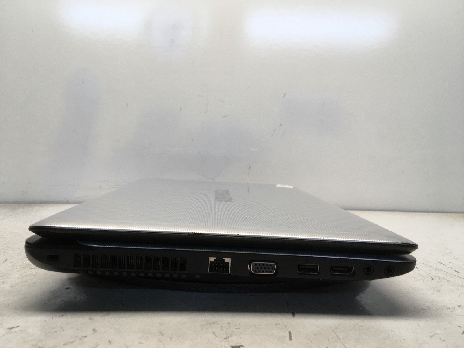 Toshiba Satellite L755-S5216 Intel Pentium B940 2GHz 4 GB NO HDD No Batt