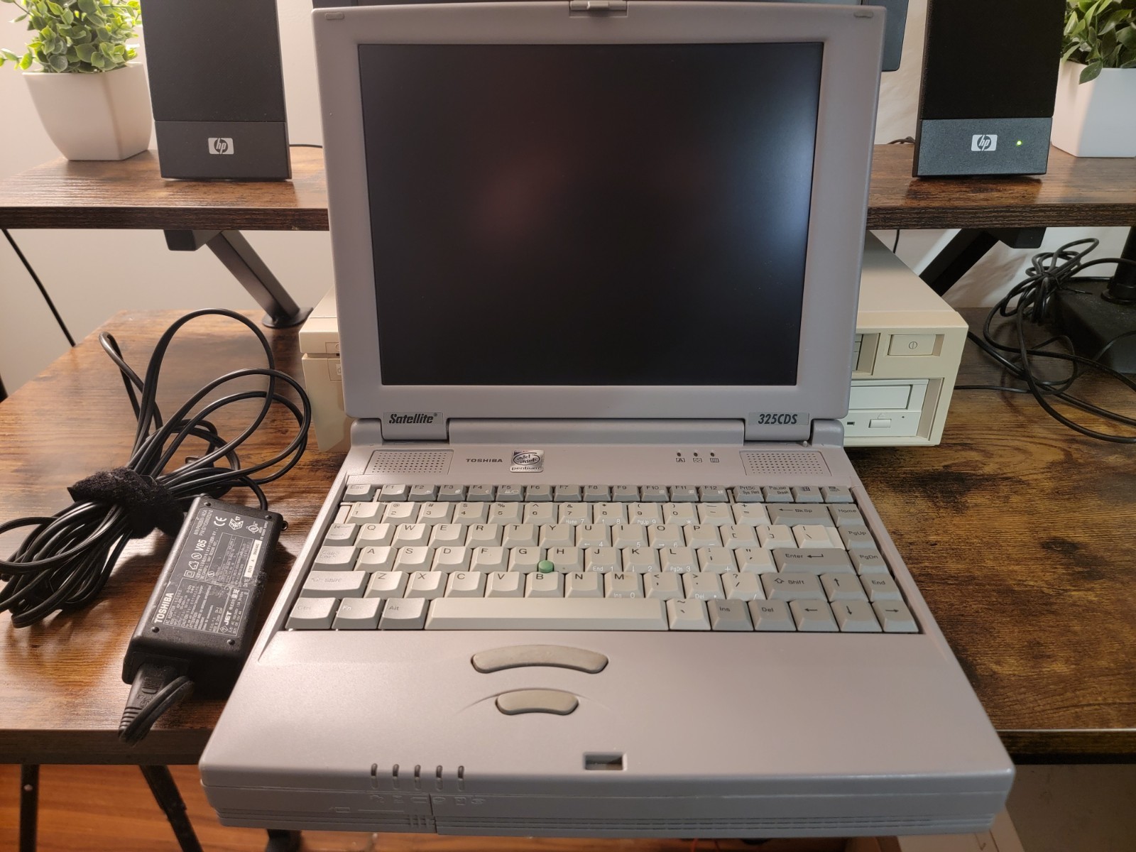 Toshiba 325CDS & Toshiba 2065CDS Satellite Vintage Laptop – Retro – WIN 98 DOS