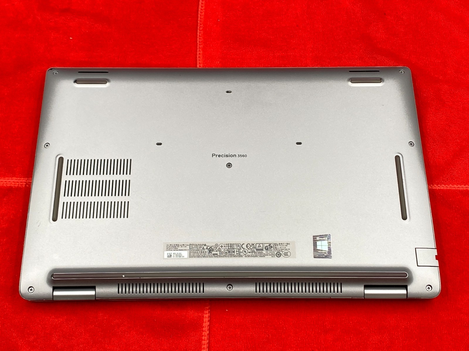 DELL PRECISION 3560 i7-1165G7 16GB RAM 256GB SSD NVIDIA T500 BATTERY 100%(NO AC)