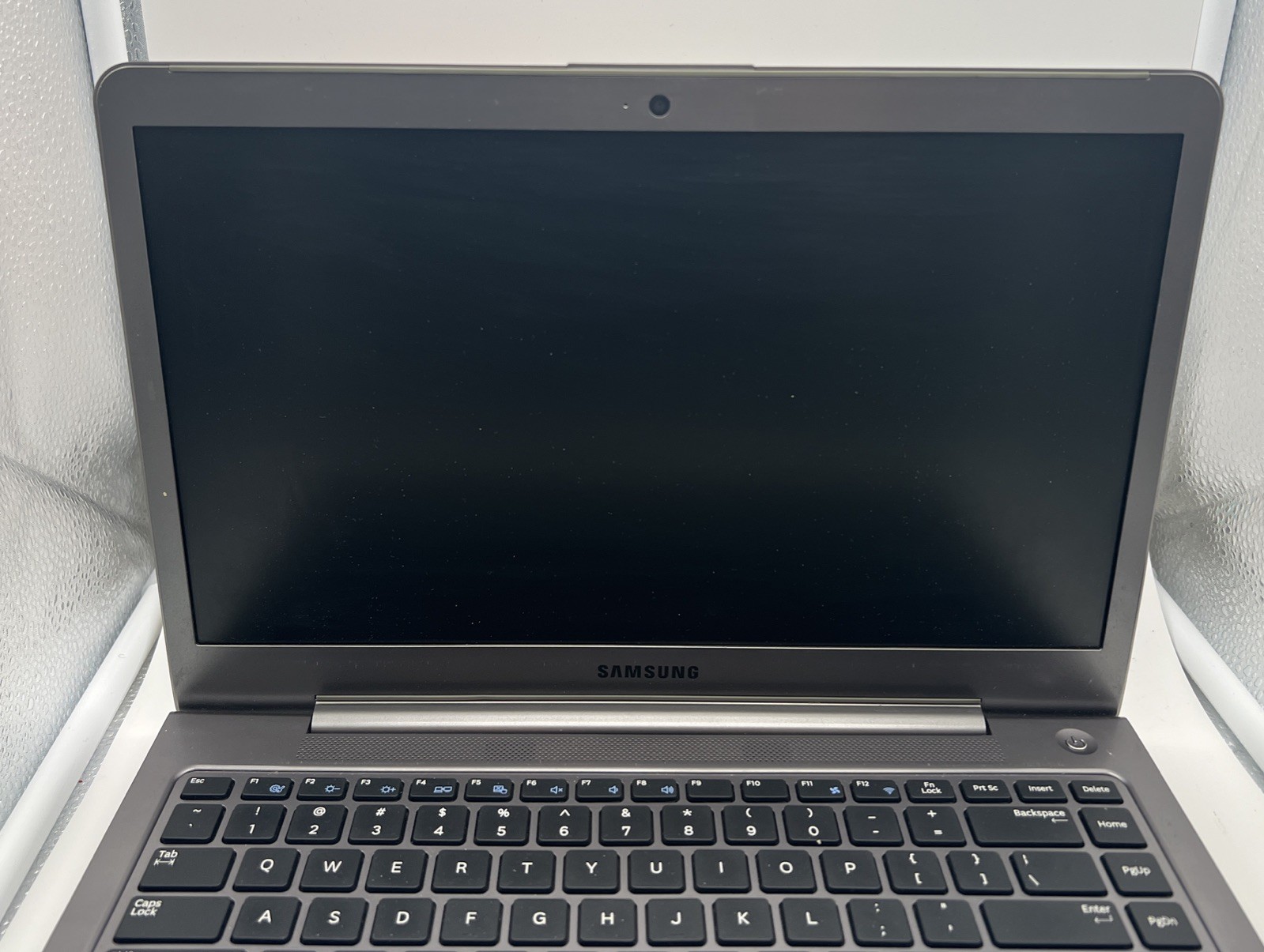Samsung Series 5 Ultrabook 14″ Intel i5 Ram: 4GB/500GB SSD VERY GOOD CONDITION