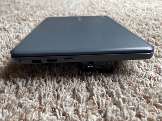 Samsung XE501C13-K02US 11.6 in. 4GB 32GB Notebook – Charcoal