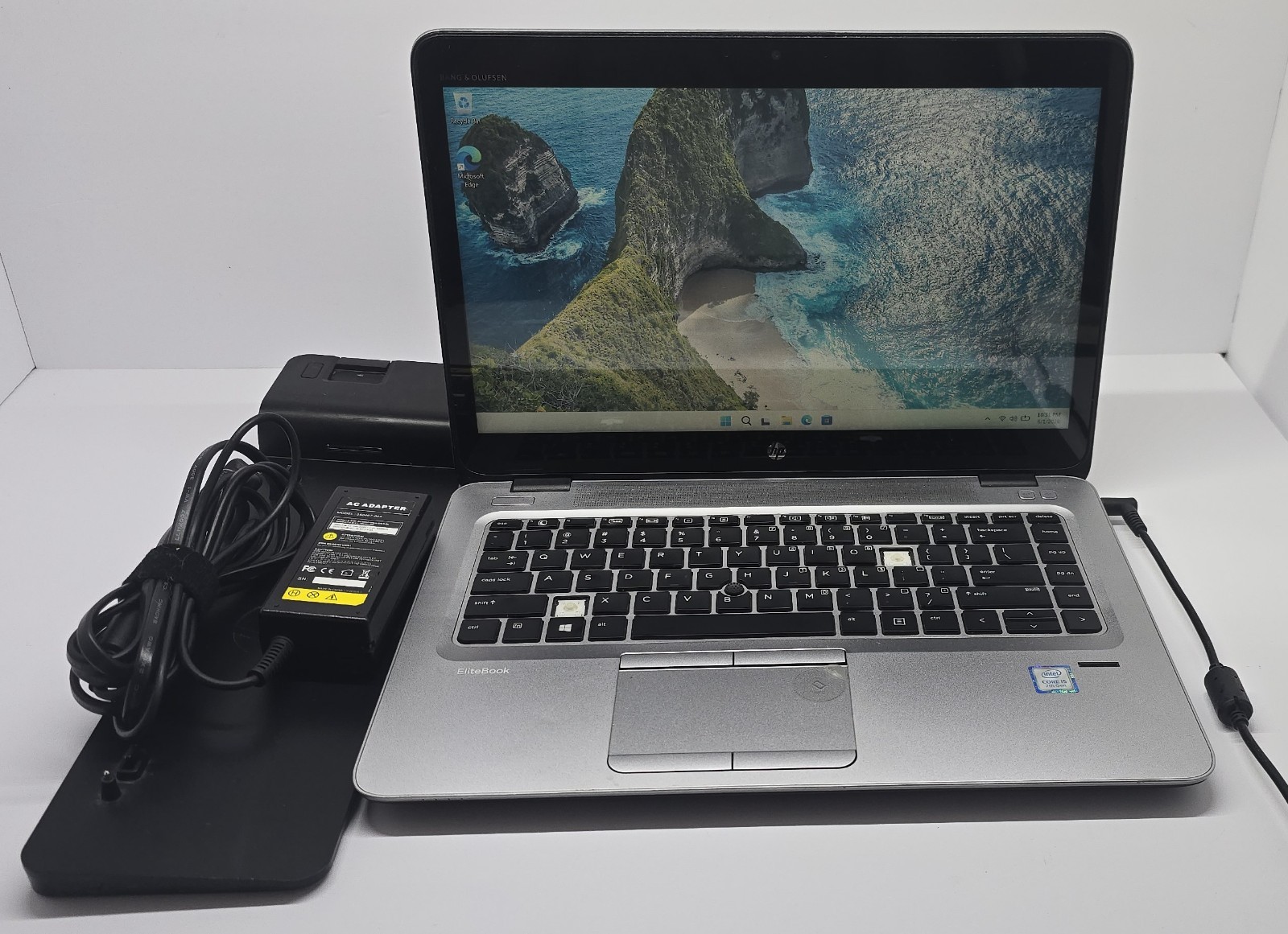 HP EliteBook 840 G4 Touch 8GB 320GB Win 11 Pro Laptop Bundle w/ UltraSlim Dock