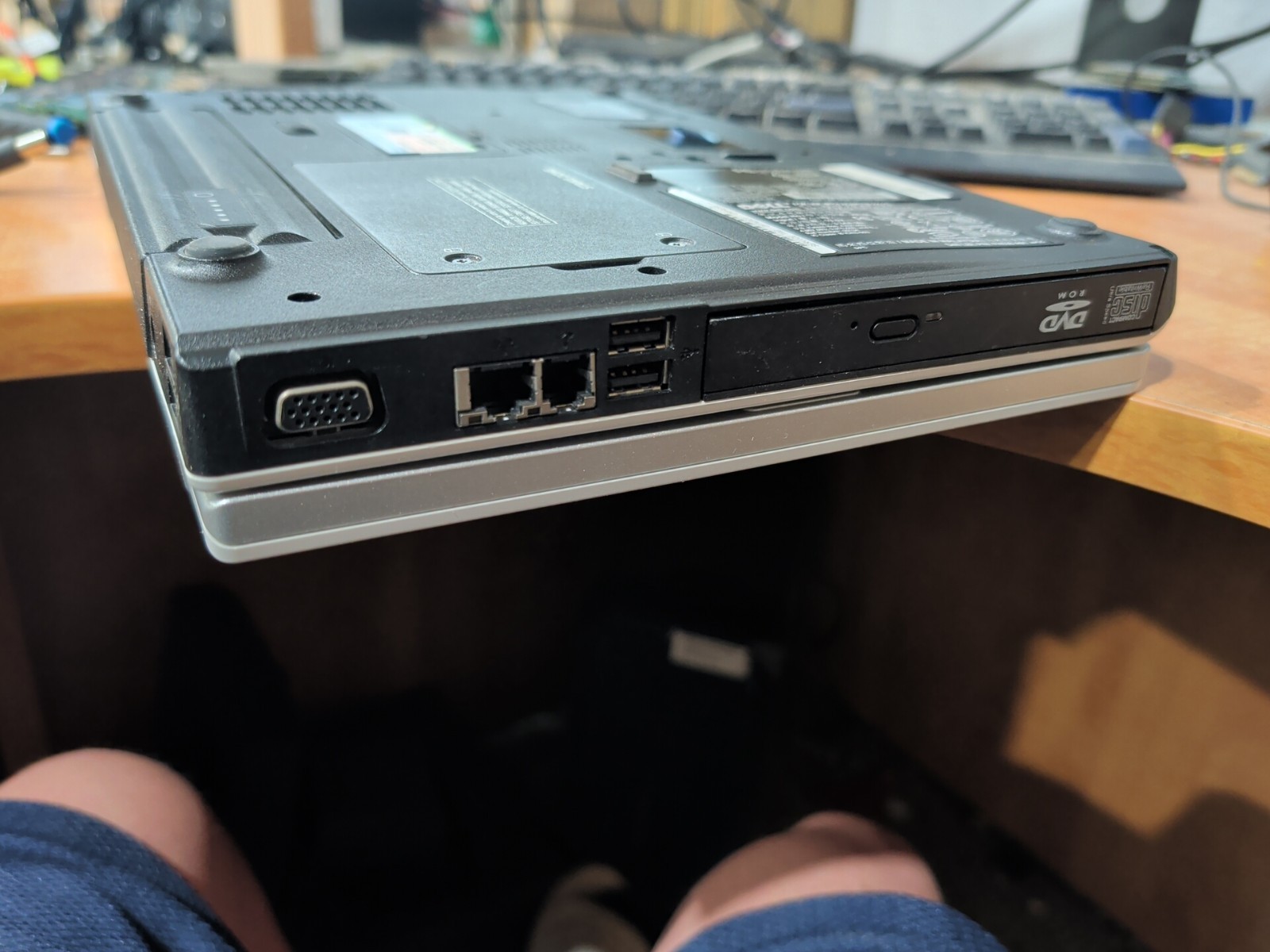 Dell Inspiron E1405 2 GB Ram, 80 GB HDD, 1.6 Ghz C2D Windows XP W/Charger