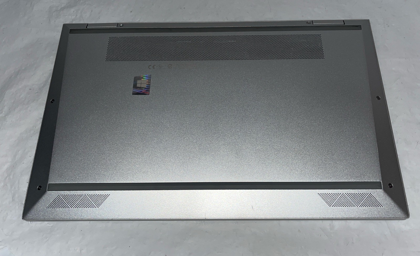 HP EliteBook x360 1040 G8 14″ i5-1135G7@2.4GHz, 16GB RAM, 250GB M2, Win 11 Pro