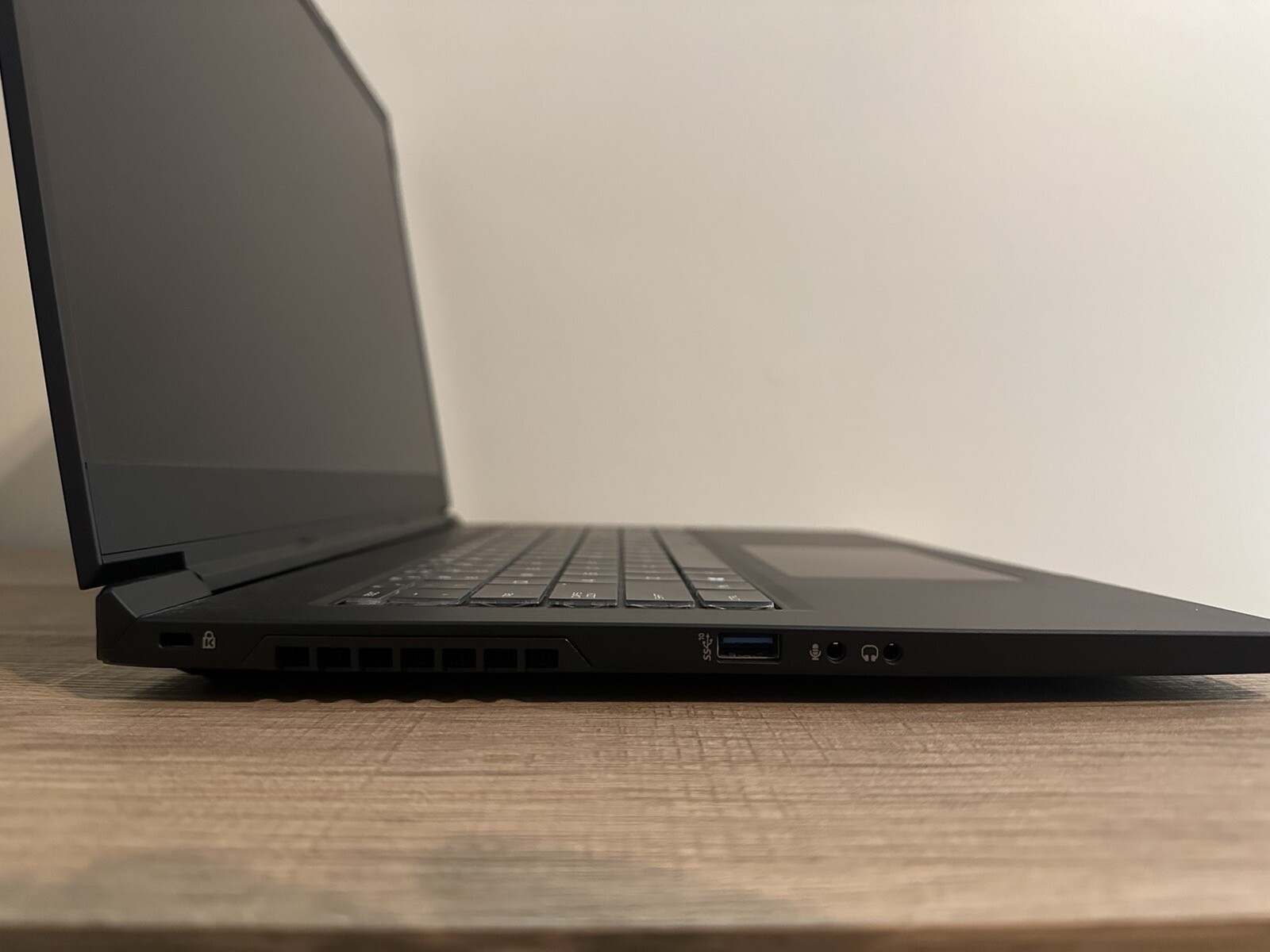 Eluktronics MAX-17 gaming laptop i7 rtx 3070