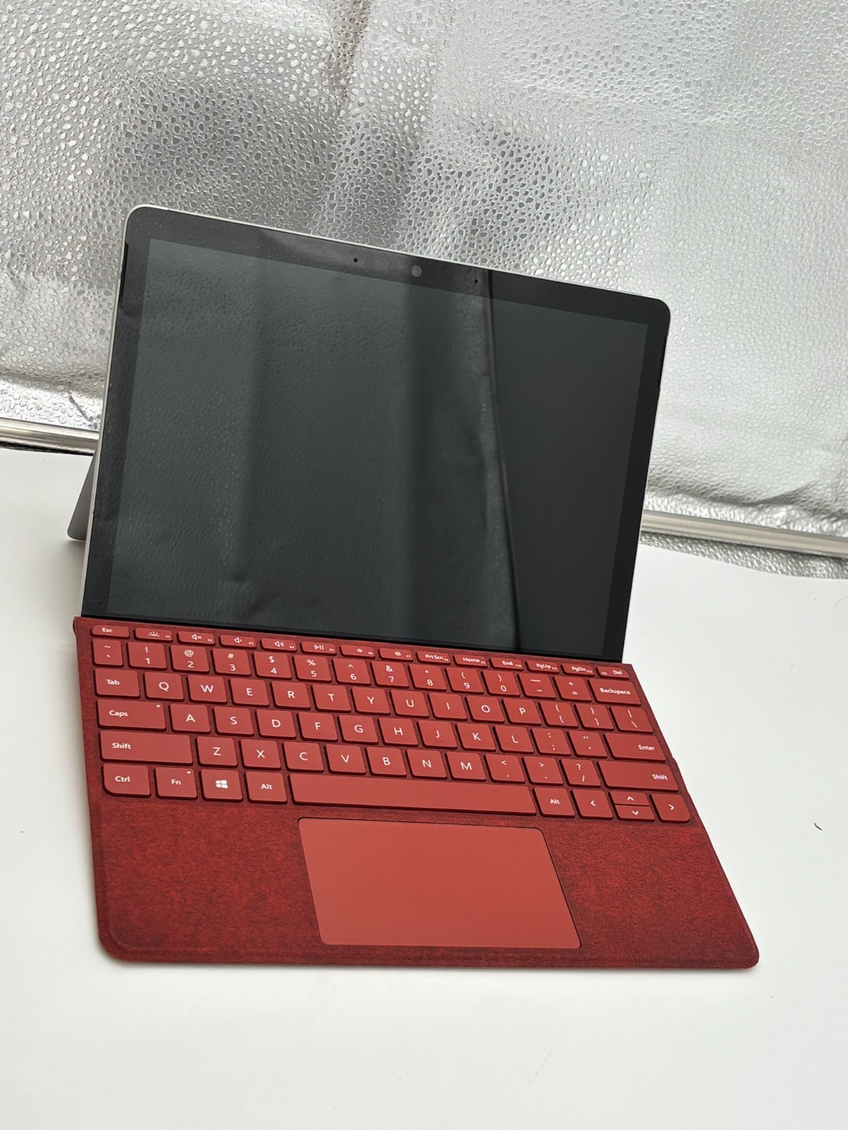 Microsoft Surface Go 2 10.5″ 64 GB SSD 4 GB RAM M3-8100Y Windows 11 Pro – READ