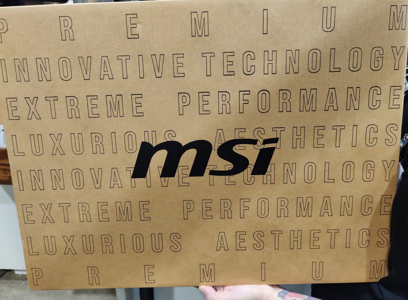 MSI Crosshair 18 HX AI Intel Ultra 9 275HX NVIDIA RTX 5070 32GB RAM 1TB NVMe