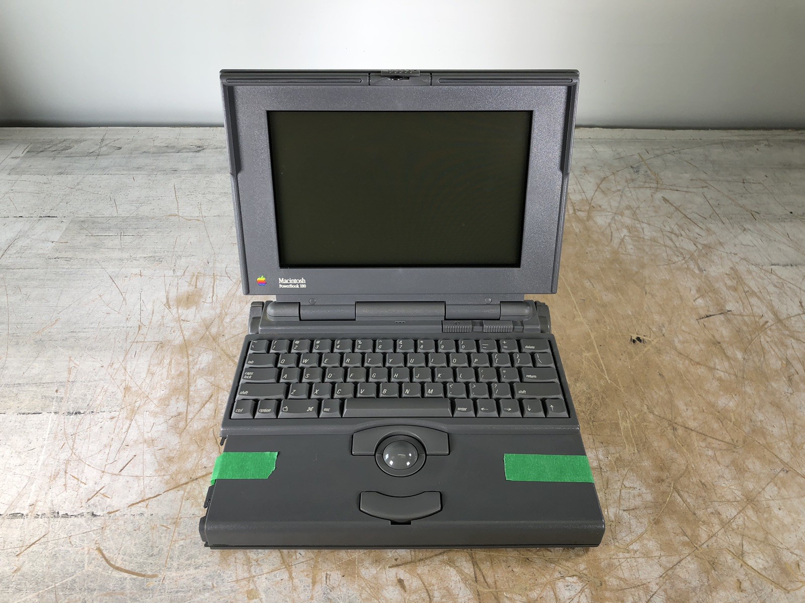 APPLE POWERBOOK 180 (M4440) 68030 @ 33Mhz, 4MB RAM, NO HDD/OS – (FOR PARTS)