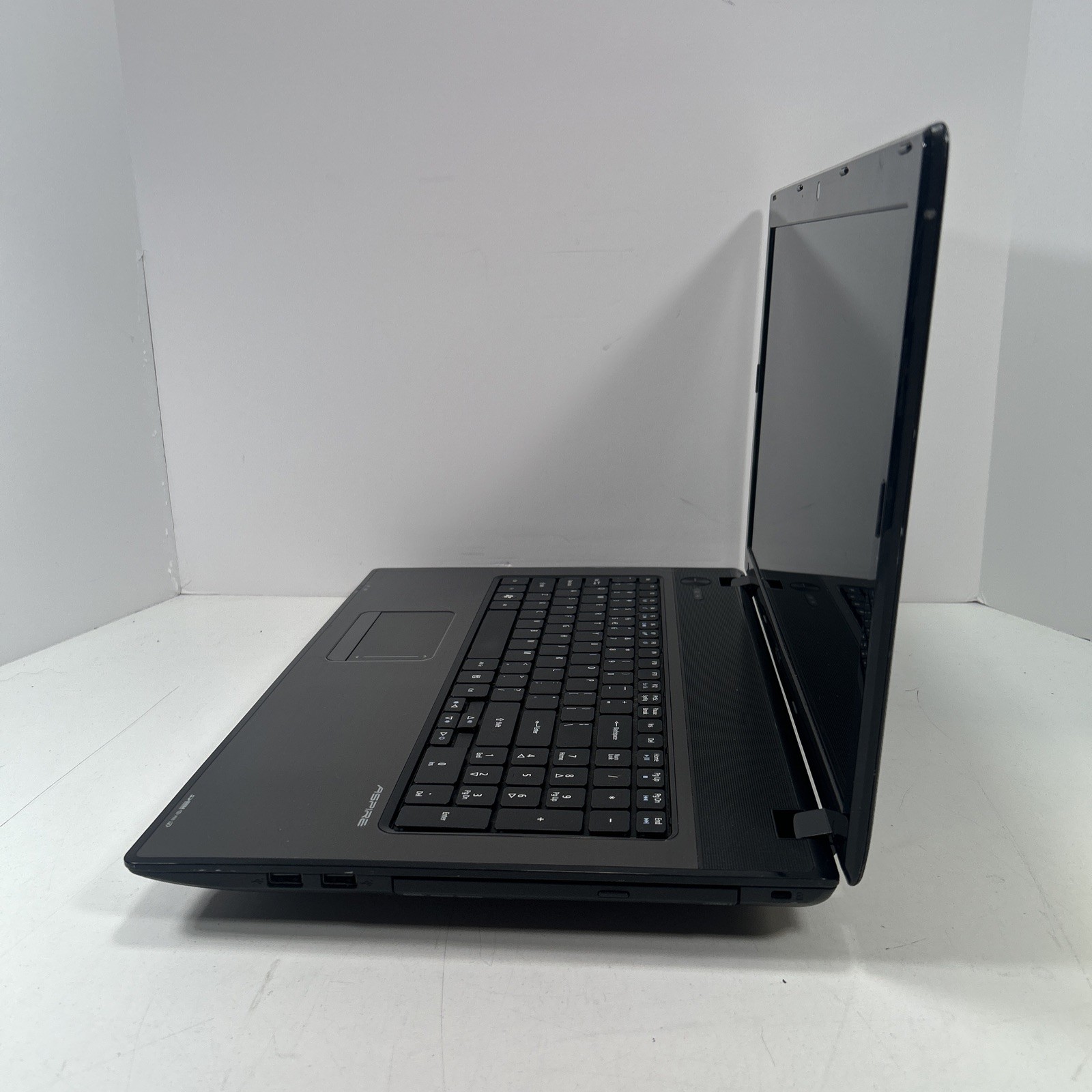 Acer Aspire 7741z 17.3’’ Intel Pentium P6000 3GB Ram 256GB HDD Win 7 Home Prem