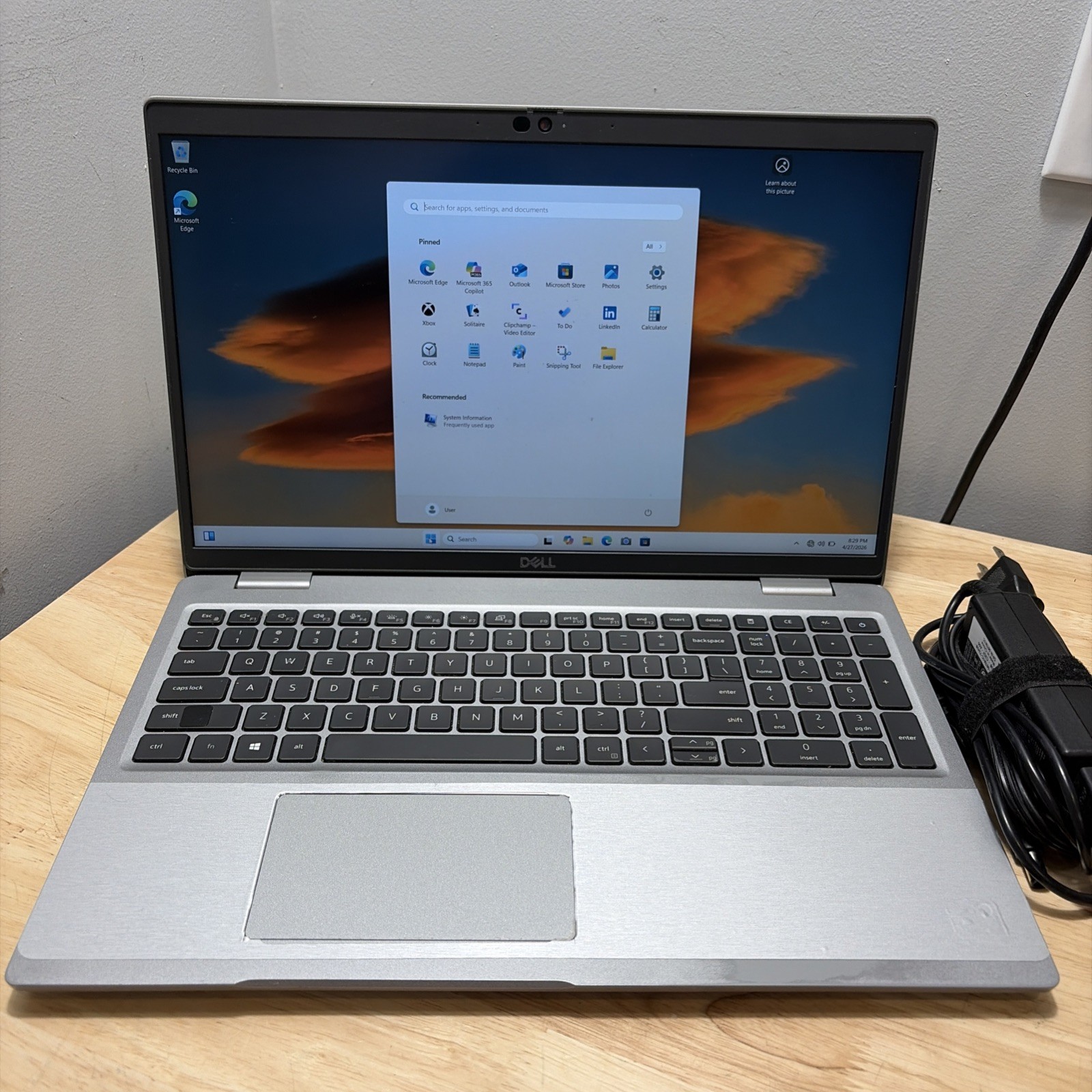 Dell Latitude 5520 Core i5-1145G7 2.60GHz, 16GB, 256GB SSD WebCam, WiFi W11 Cord