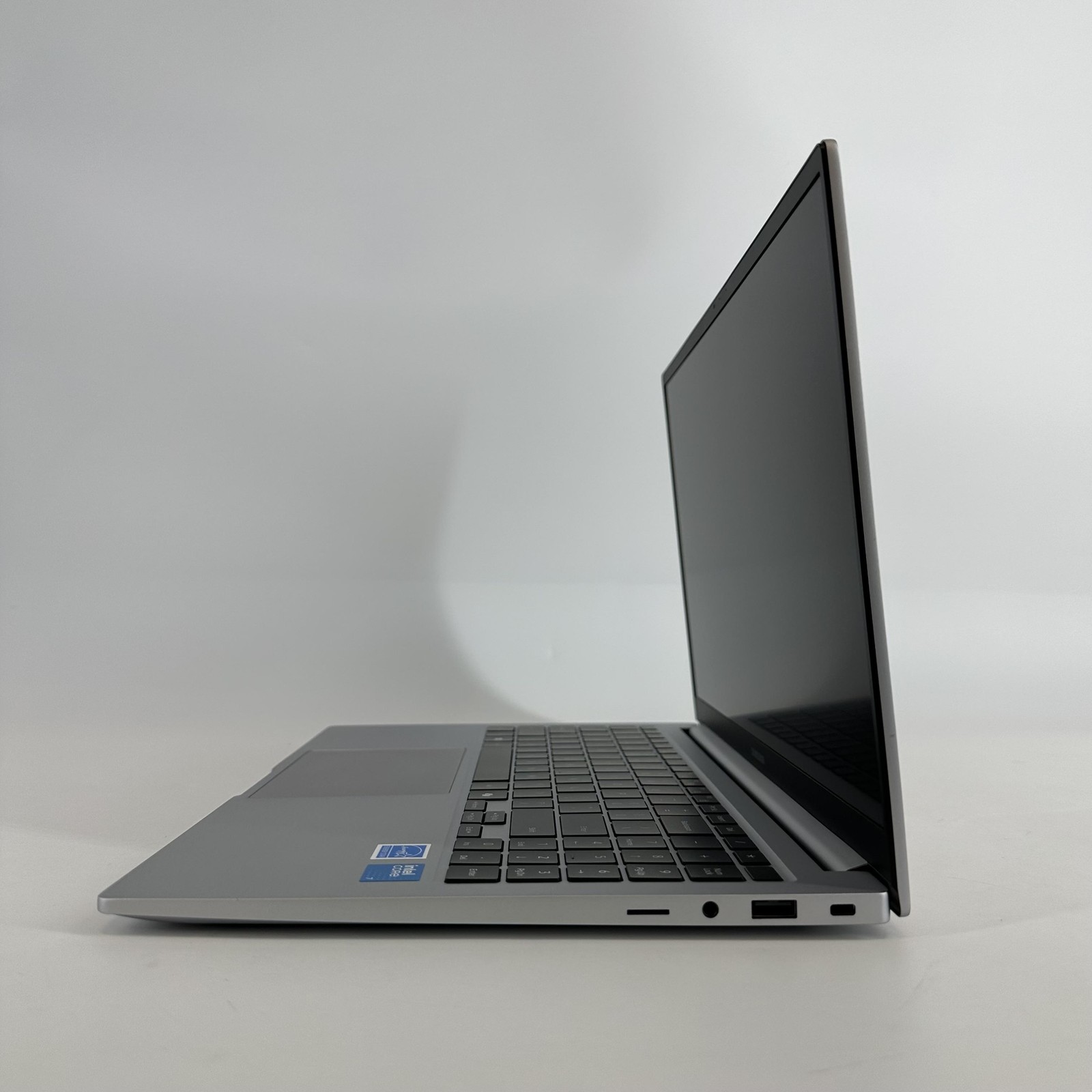 Samsung Galaxy Book4 15.6 FHD 1.8 GHz Core 7 150U 16GB 512GB SSD Excellent