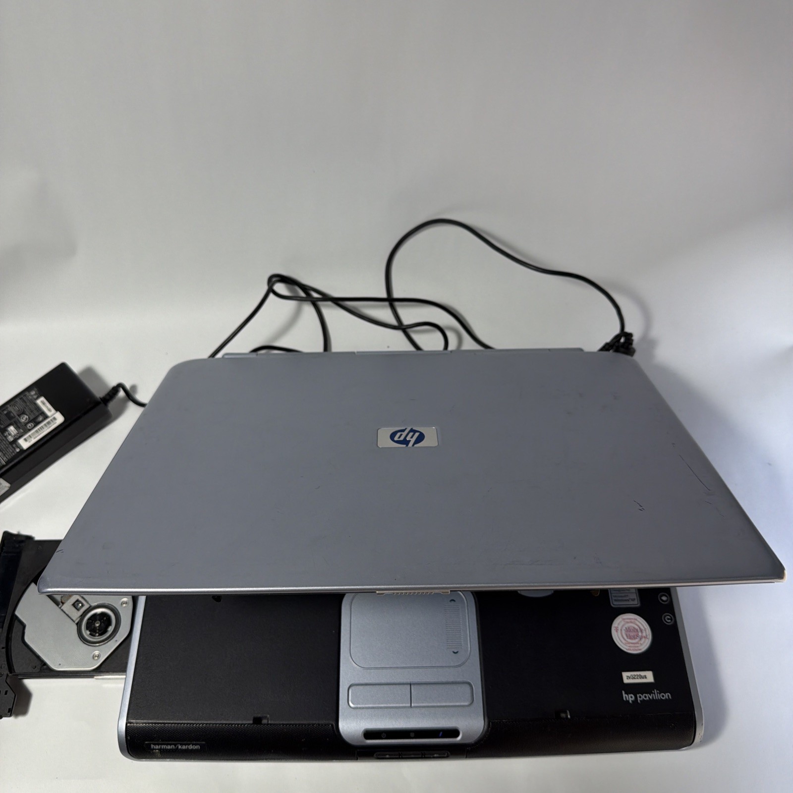Vintage HP Pavilion zv5000 Windows XP Laptop (Athlon 3000, 512mb, GeForce 420)