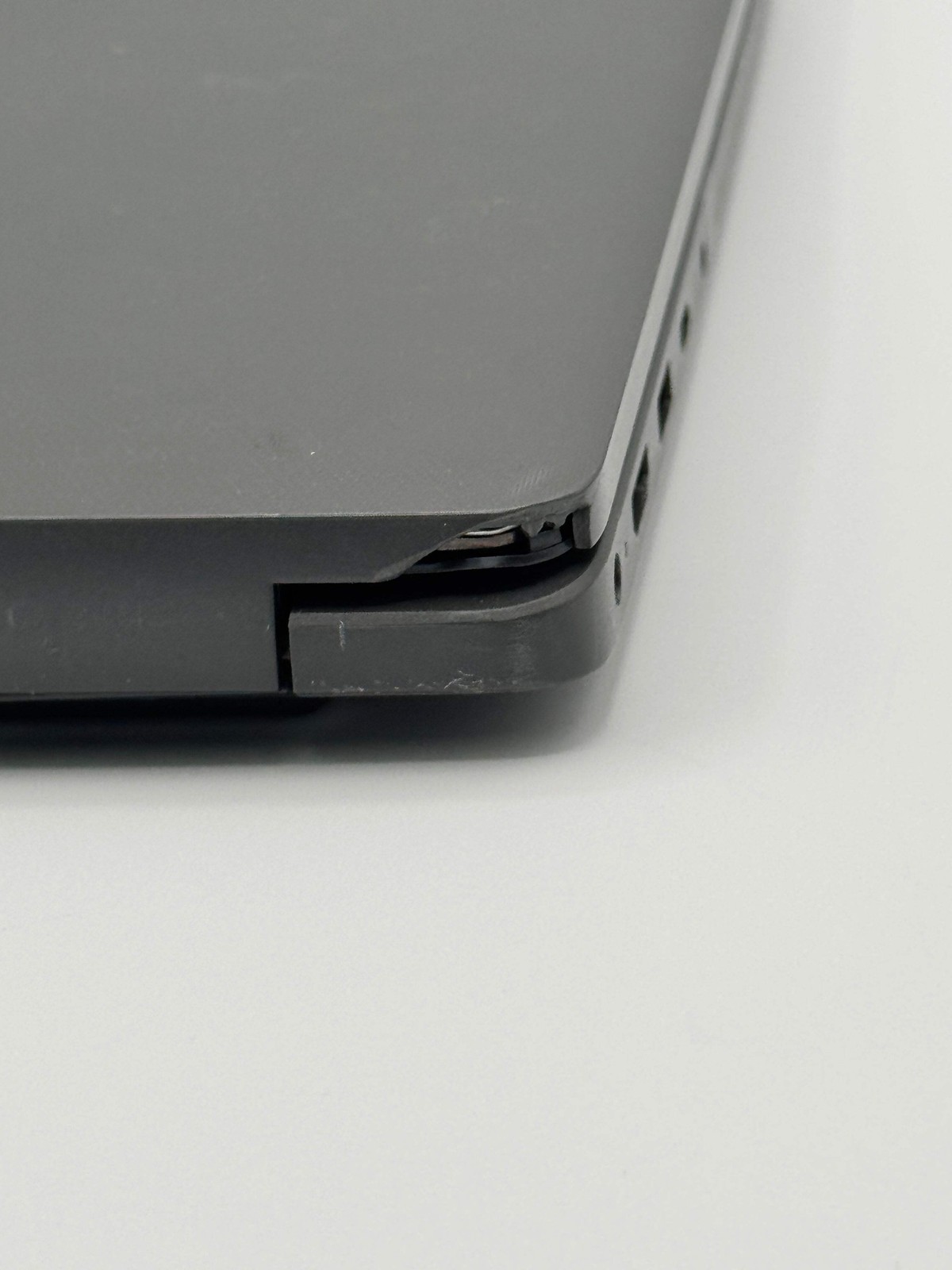 Dell Latitude Laptop 3540 14″ i5 16GB 256GB Gray P170G