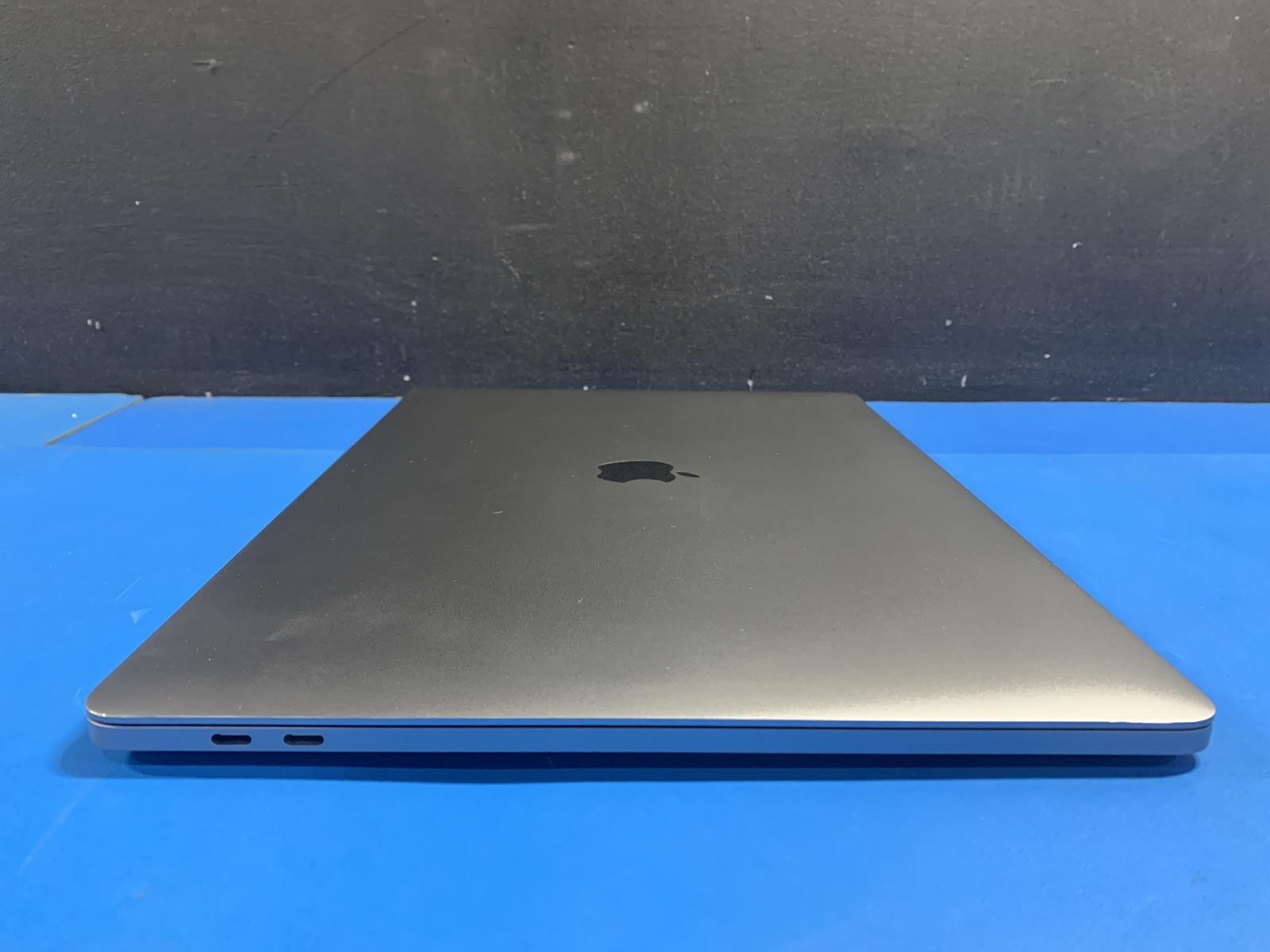 Apple MacBook Pro A1990 15″ Core i9 9980HK 2.40GHz 32GB DDR4 1TB SSD Sonoma