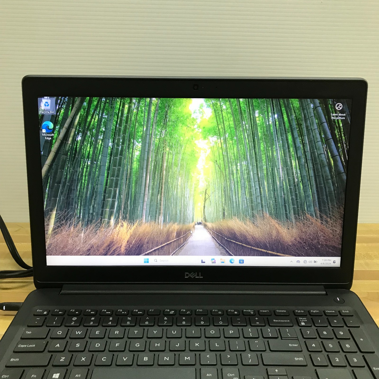 Dell Latitude 3500 15.6″ i5-8265u 1.6GHz 8GB RAM 256GB M.2 SSD (Windows 11 Pro)