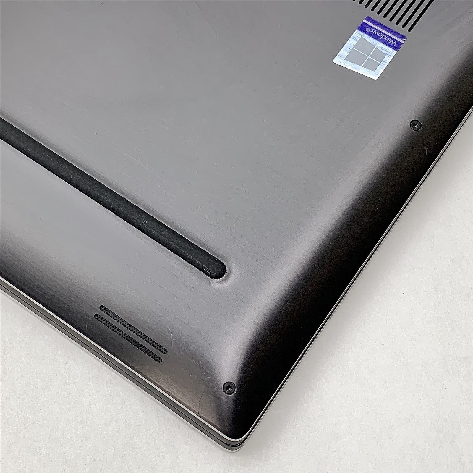 Dell Precision 5530 Laptop i9 8950HK 2.9GHZ 15.6″ FHD 16GB 512GB P2000 Window 11
