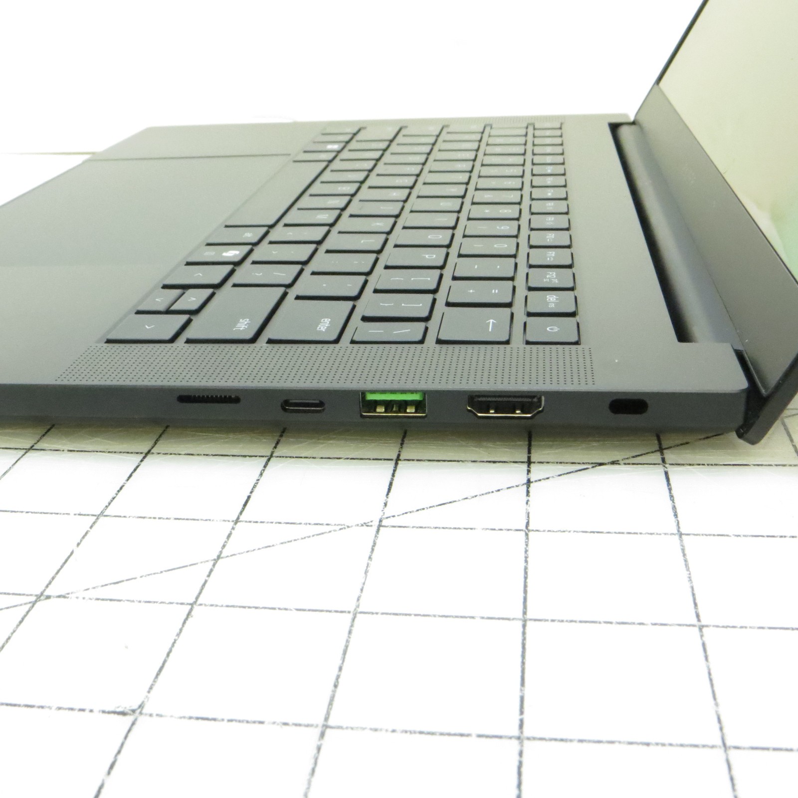 Razer Blade 14 Ryzen AI 9 RTX 5070 32GB DDR5 1TB SSD 3K 120Hz Win 11 Laptop PC