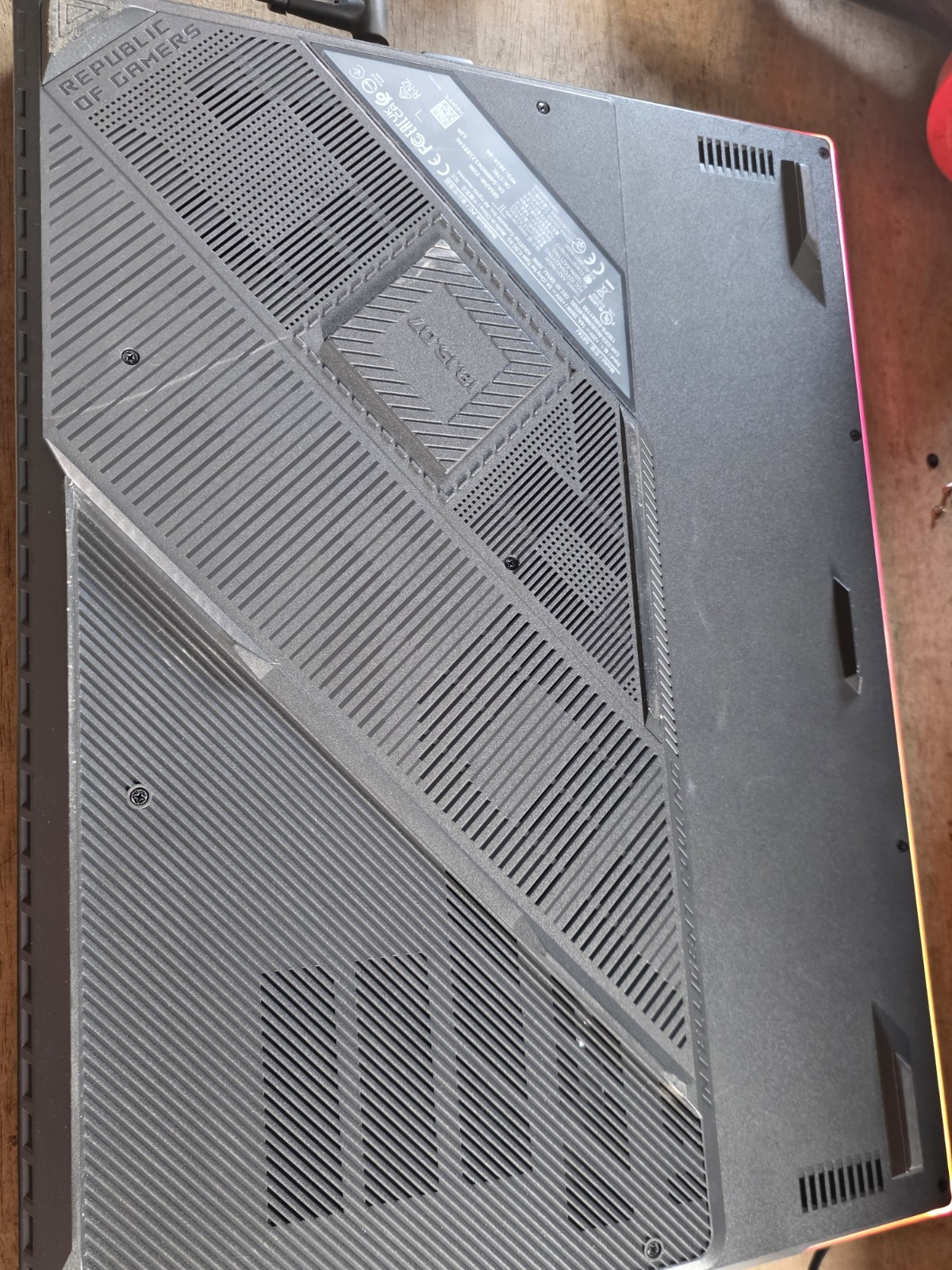 Asus G814JVR-IS96 18″ QHD+ IPS Intel i9-14900HX RTX 4060 32GB DDR5 1TB SSD W11H