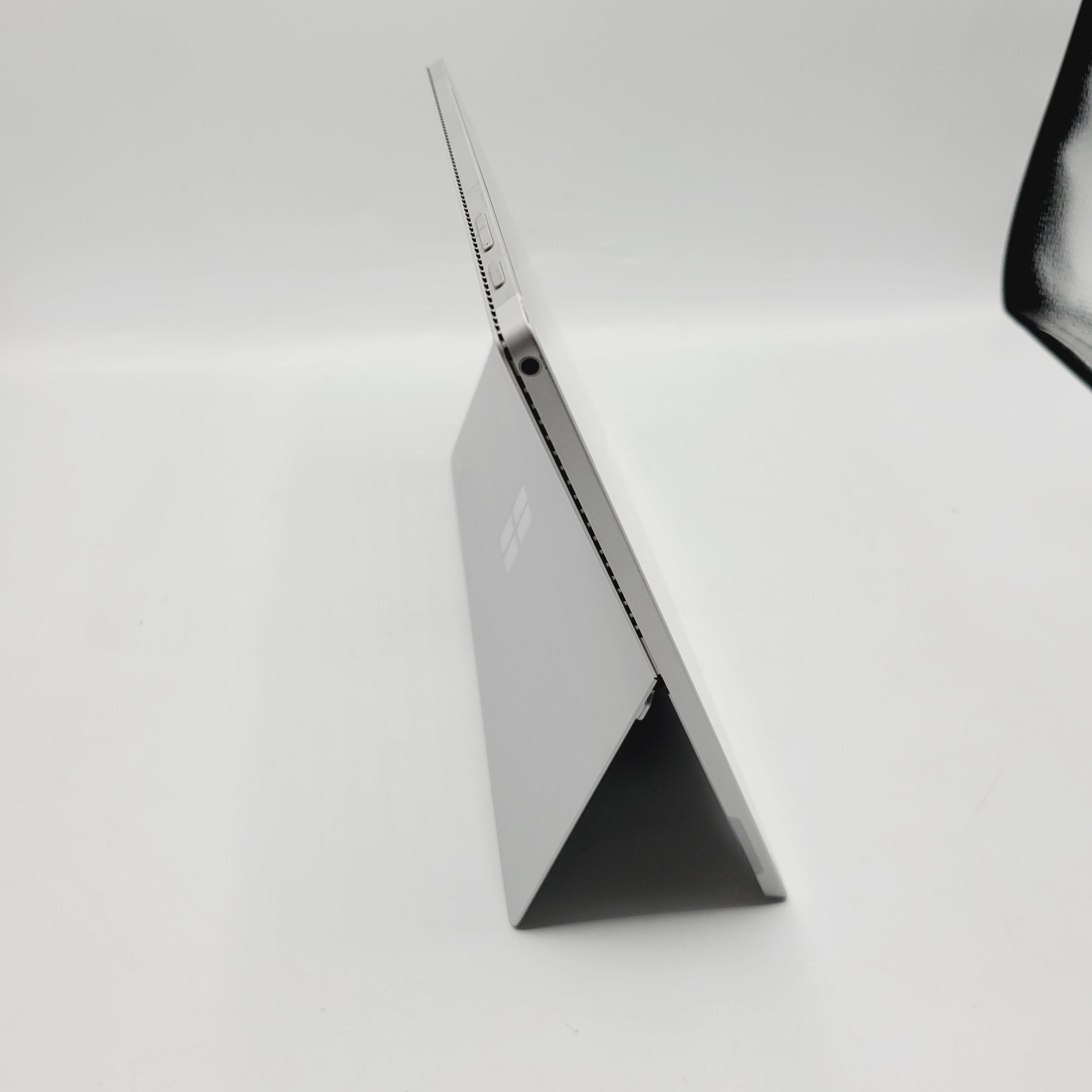 Microsoft Surface 1724 Core i5 6300U 2.4GHz 4GB RAM 128GB SSD 14″ FOR PARTS
