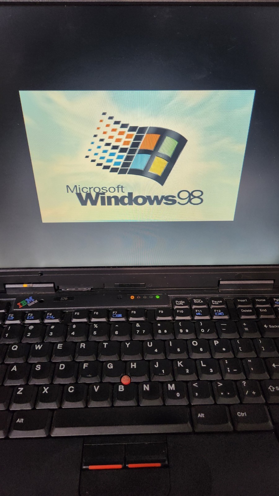 VINTAGE IBM ThinkPad 570 13″ Laptop Intel Pentium 2 192mb RAM 98SE W/ DOCK WORKS