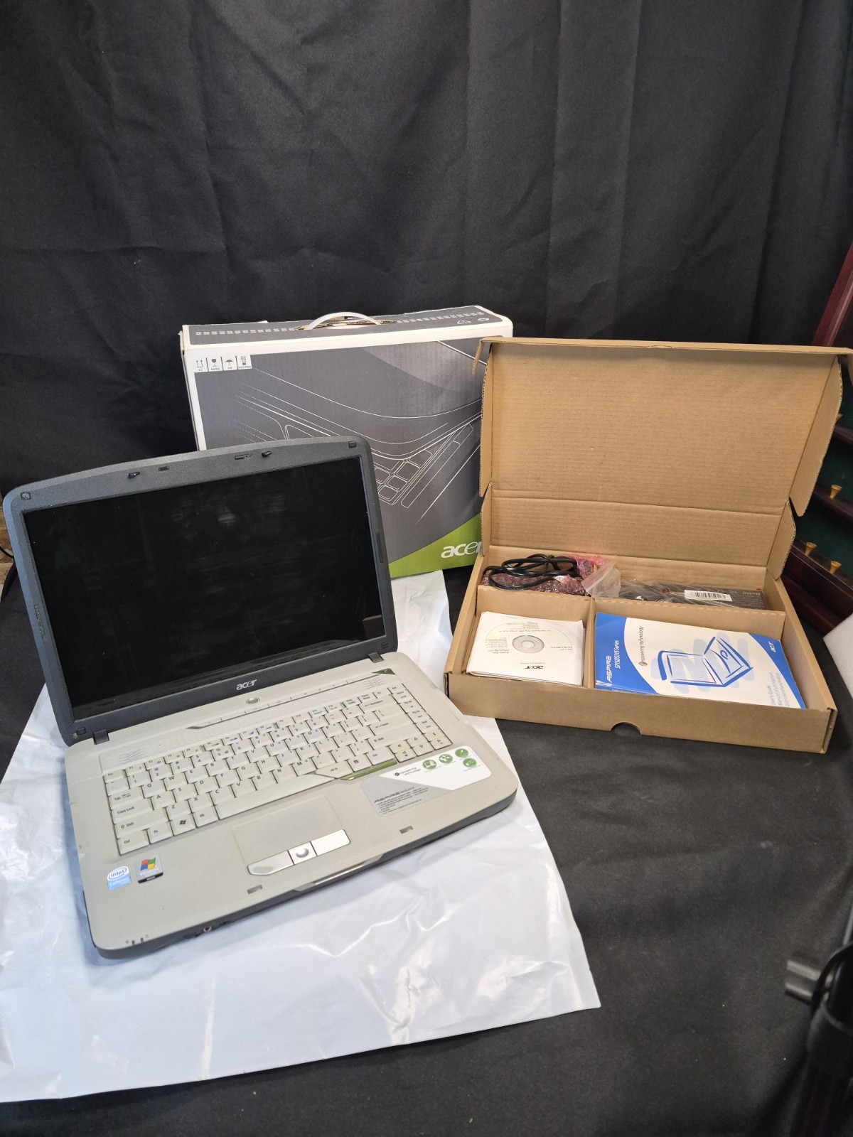 Acer Aspire 1, 15.4″ LCD Windows Vista Computer Laptop,New Used For Display.