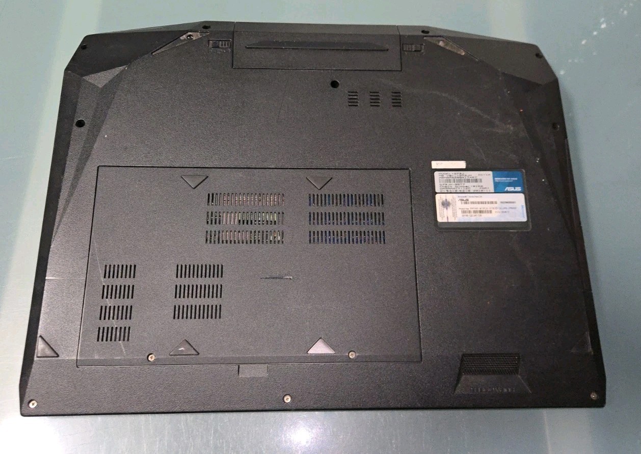 ASUS G73Jh Gaming Laptop – i7 – 6GB Ram – Radeon HD 5800 – 640GB HDD READ!!