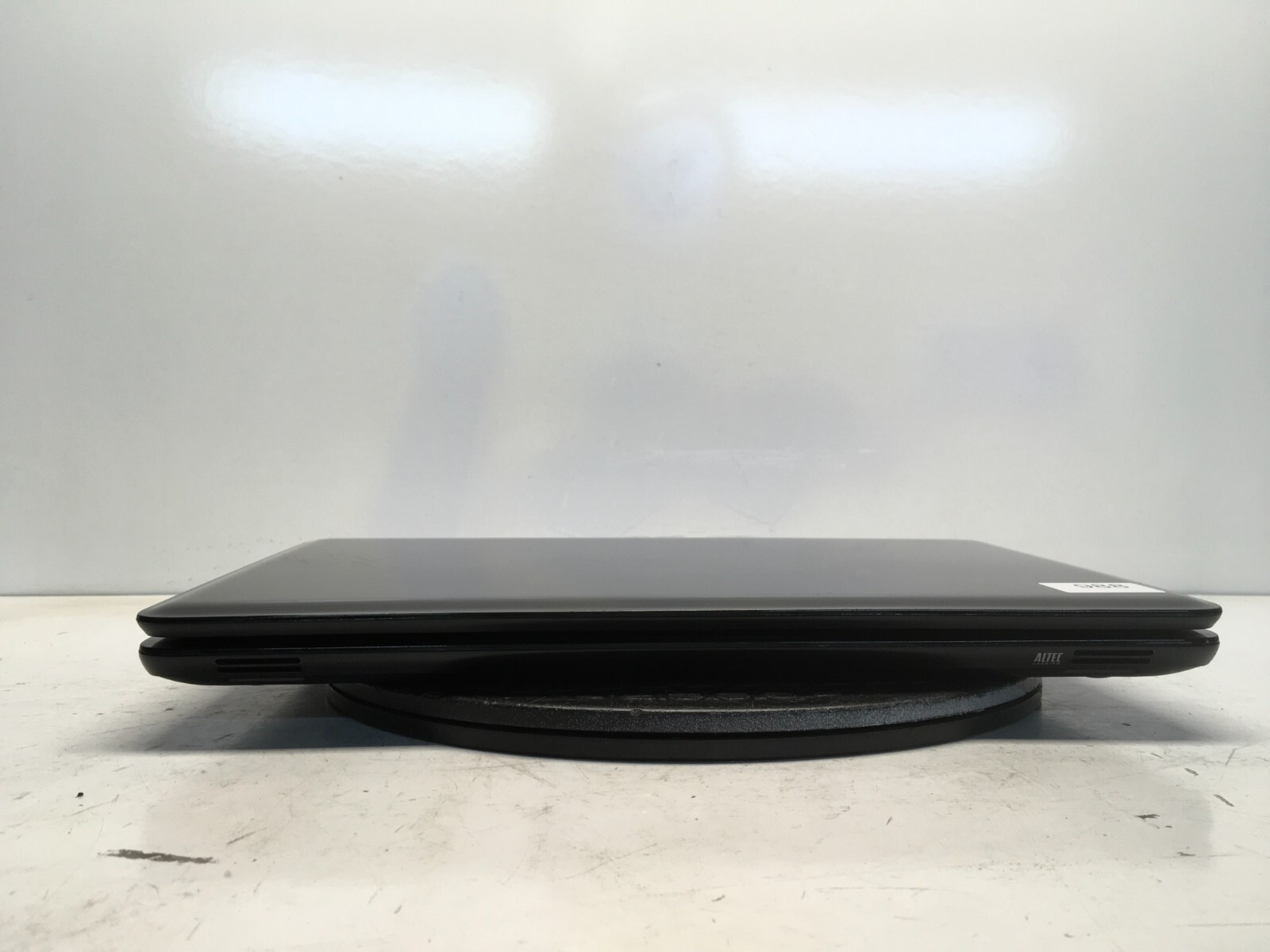 HP 2000-2D09WM AMD E-300 1300MHz 4 GB NO HDD No Batt – Dead Pixels