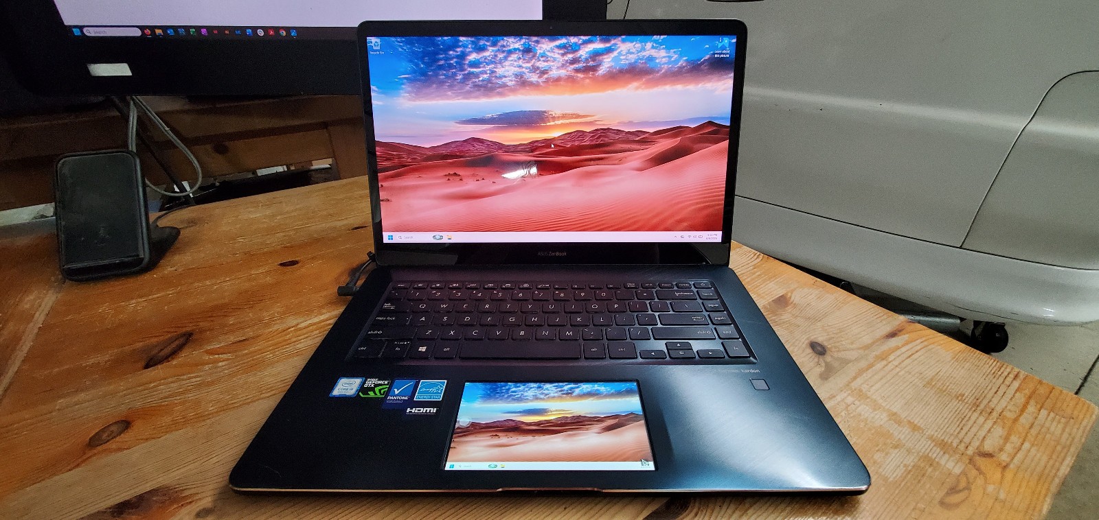 Asus ZenBook Pro 15 UX580GE XB74T UHD 4K Touch i9-8950 16GB 2TB SSD GTX 1050 Ti