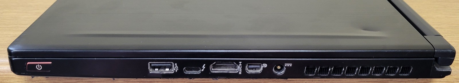 MSI Stealth MS-16K215 Gaming Laptop i7-7700HQ 2.80GHz 16GB 128GB Gtx 1060 No OS