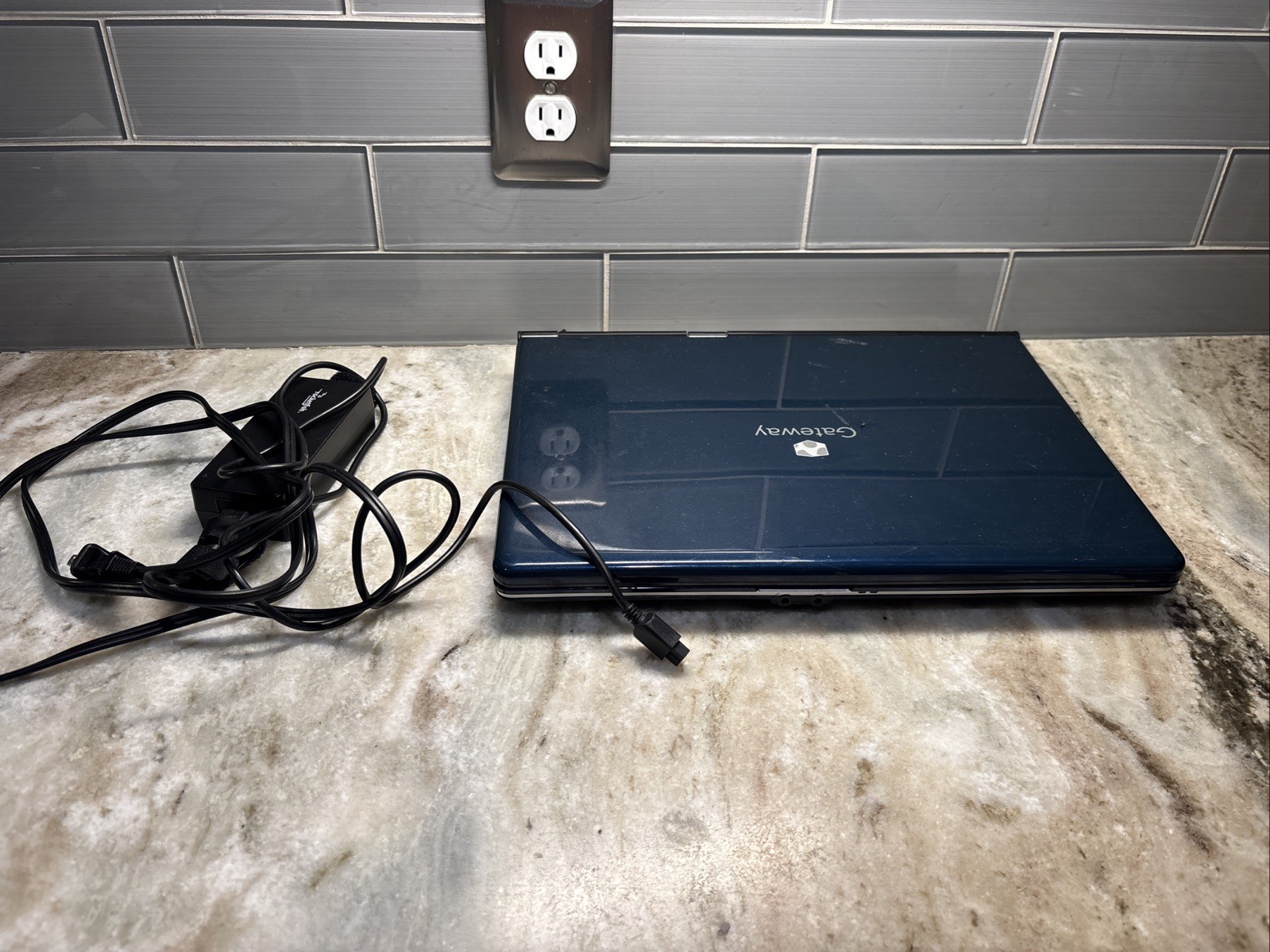 Gateway M-Series SA1 Laptop AMD Athlon 1g Ram 73g HDD Great For Vintage Gaming