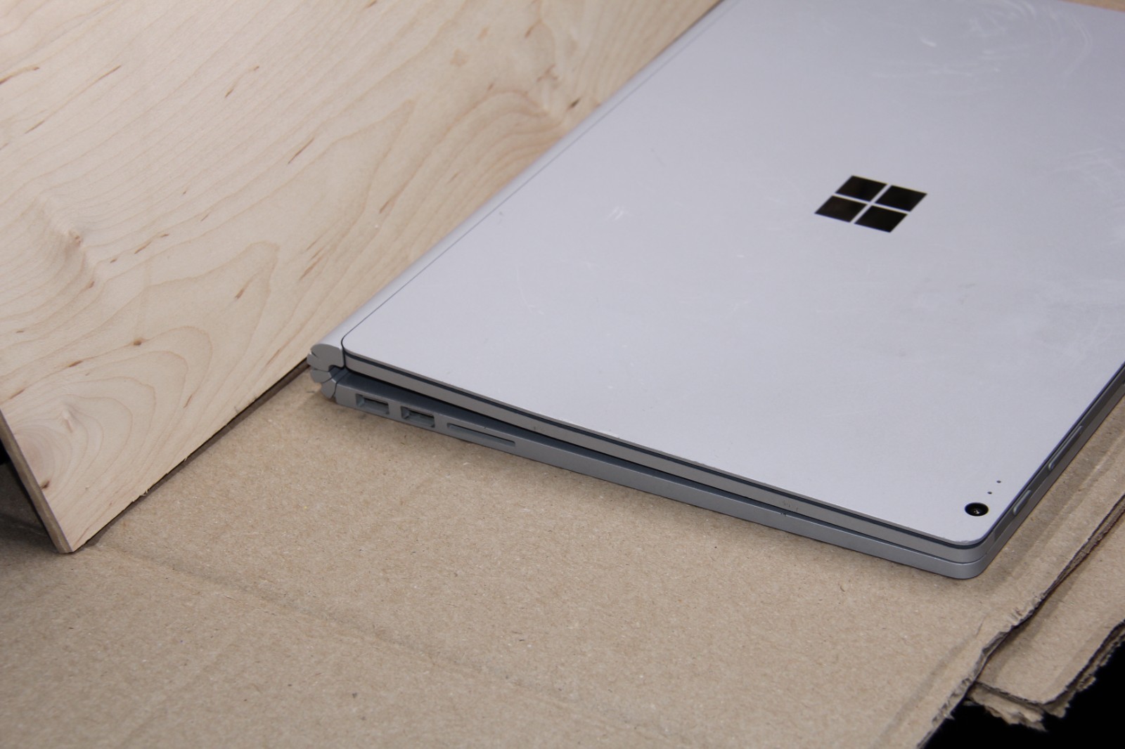 Microsoft Surface Book 2 13.3″ i5-8350U 1.90 GHz 8 GB RAM 256 GB SSD Win11