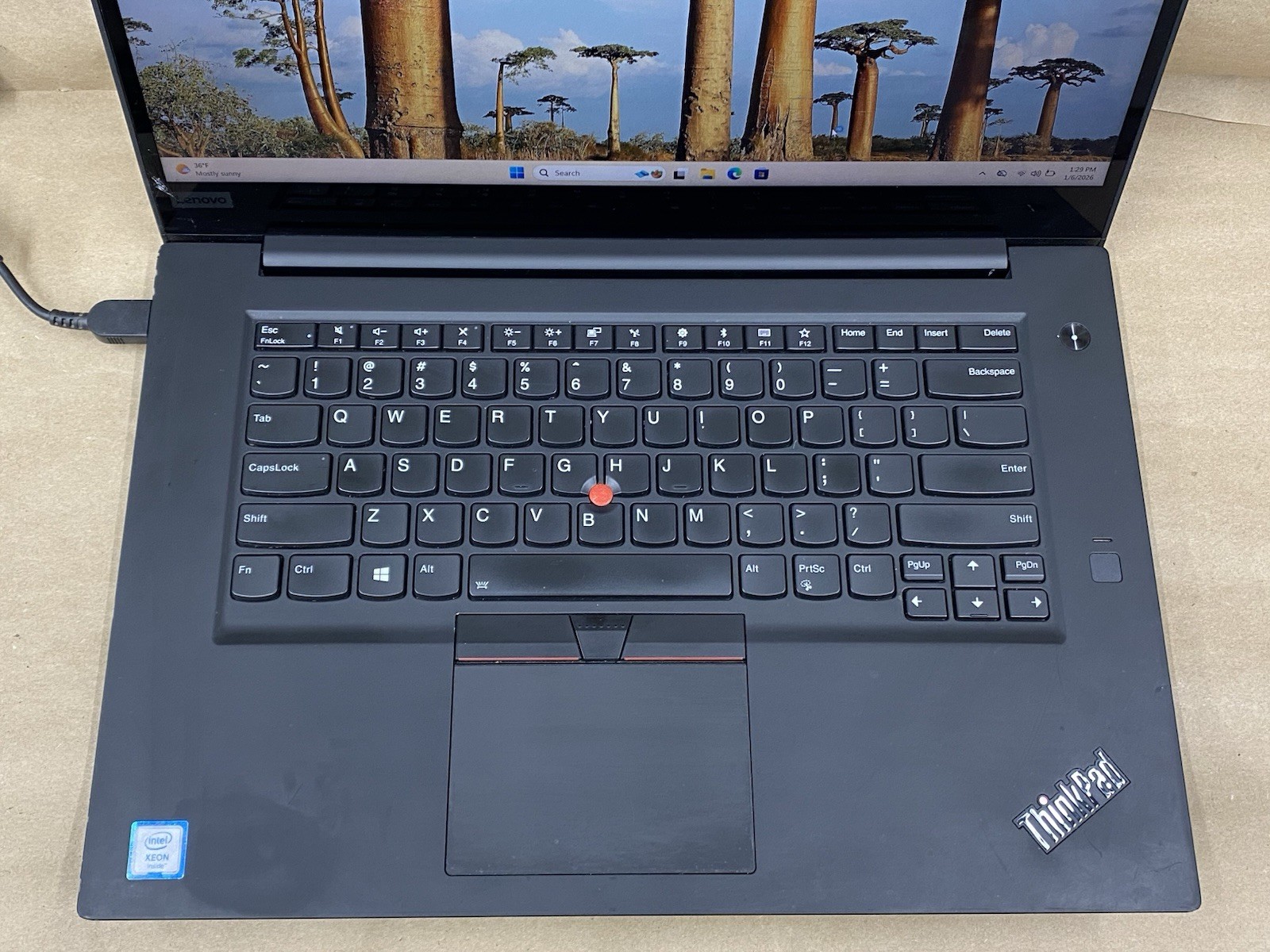 Lenovo Thinkpad P1 – 15.5″ 3840*2160 E-2176M 16GB – 256GB SSD – Win 11 – READ