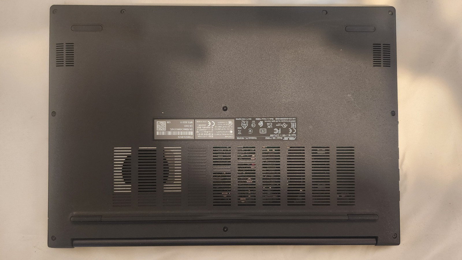 Asus Vivobook X1605za_F1605ZA FOR PARTS Comes with charger. Will not turn on.