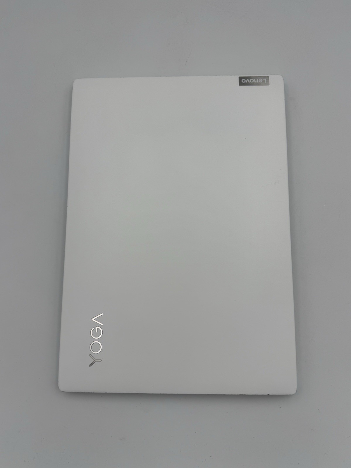 Lenovo Yoga Slim 7i Carbon 13.3” – i5 11th/16GB RAM/512GB (Keyboard Issue) 24C