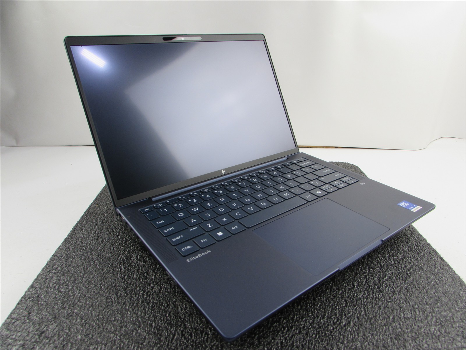 HP ELITEBOOK X G1I 14 AI CORE ULTRA 7 268V NO SSD 32GB RAM NO O.S/BATT