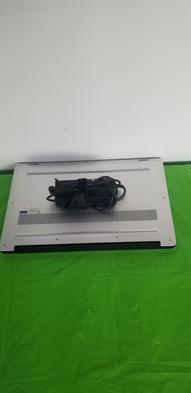Dell Precision 5520 15.6″ Intel Xeon 2.80 E3-1505M V5-32GB RAM 512GB SSD WIN11