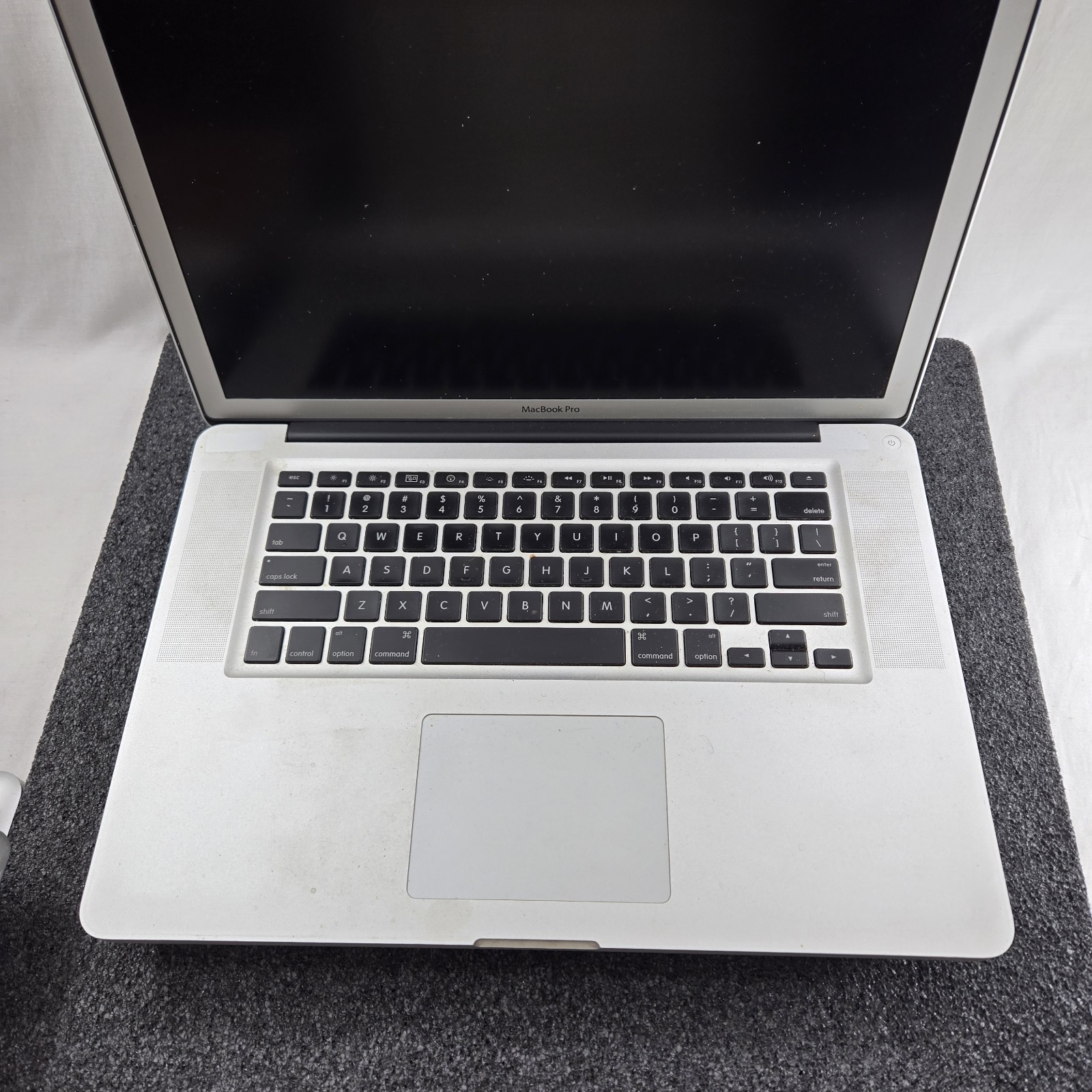 Lot of (5) Apple MacBook Pro A1286 intel i5 – Mixed condition — PARTS