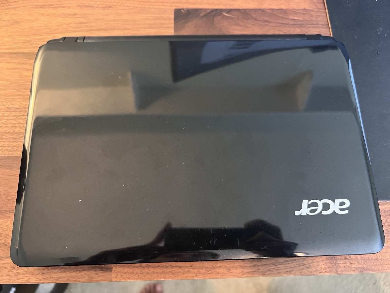 Acer 1810TZ Laptop Excellent Condition, Includes Power adapter. OS NOT loaded